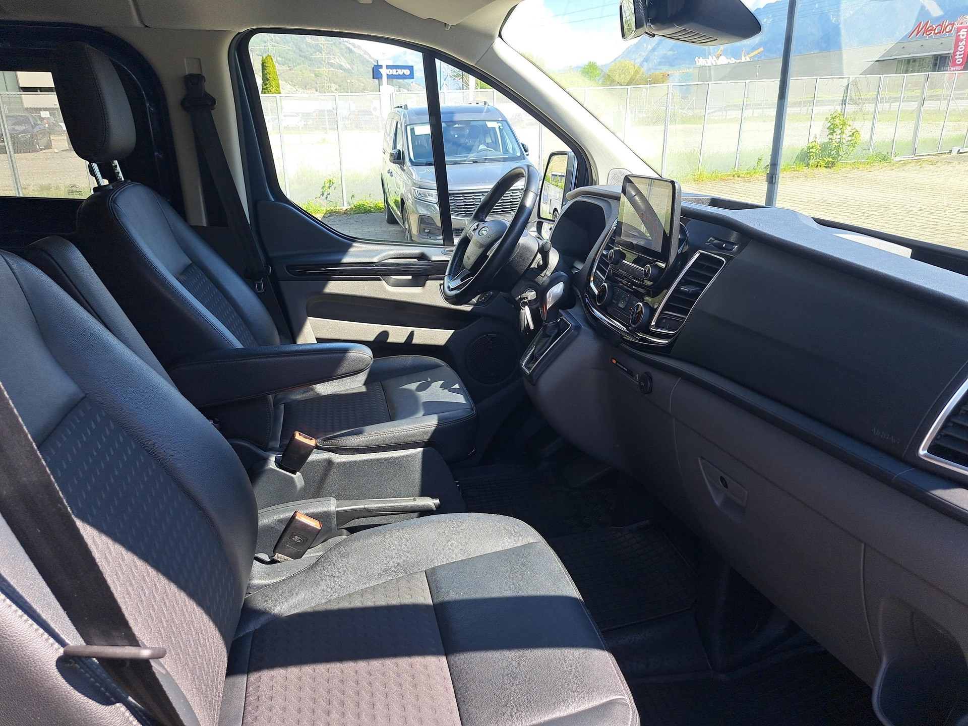 FORD Transit C Kombi 320 L1 2.0 TDCi 185 Sport-image-9