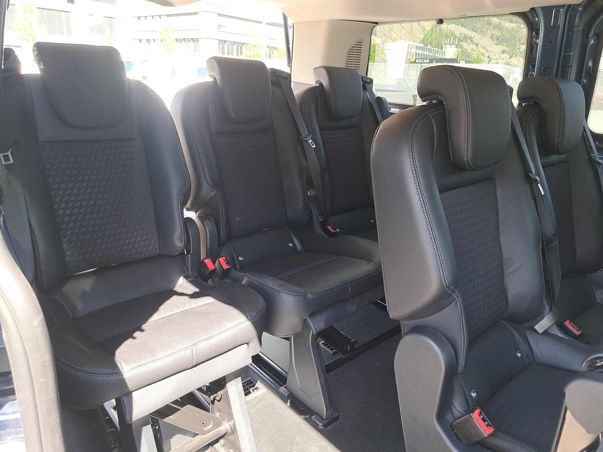 FORD Transit C Kombi 320 L1 2.0 TDCi 185 Sport-image-12