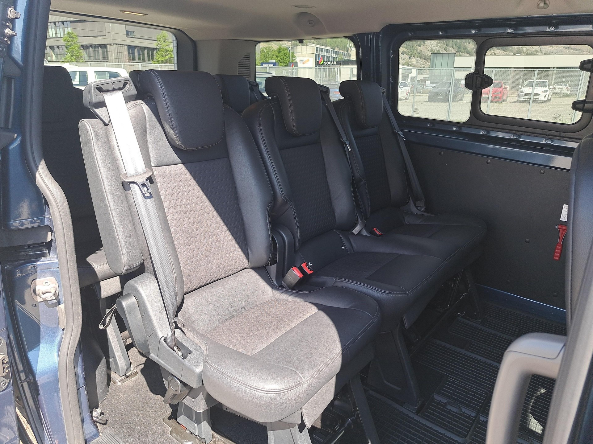 FORD Transit C Kombi 320 L1 2.0 TDCi 185 Sport-image-10