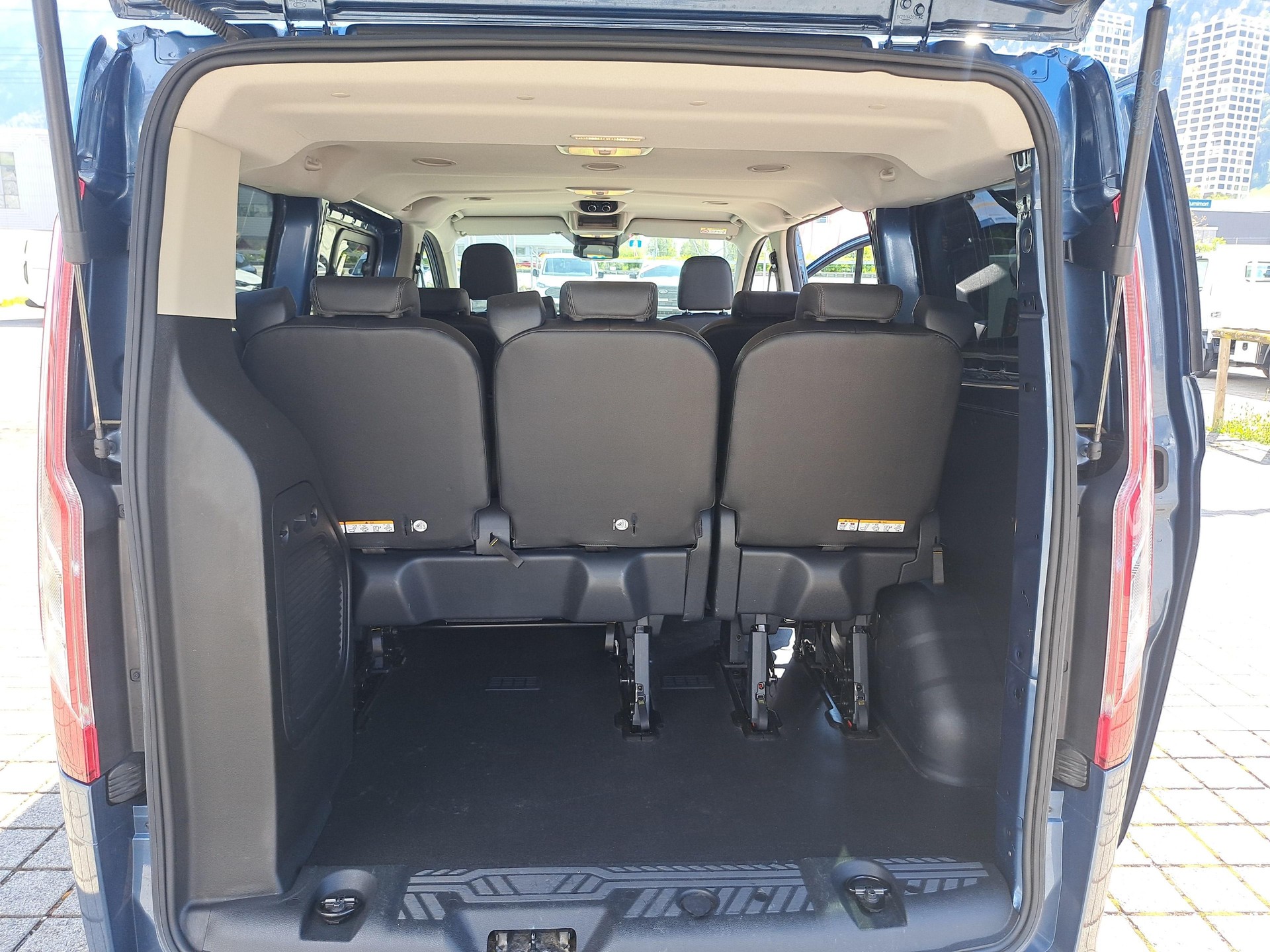 FORD Transit C Kombi 320 L1 2.0 TDCi 185 Sport-image-11