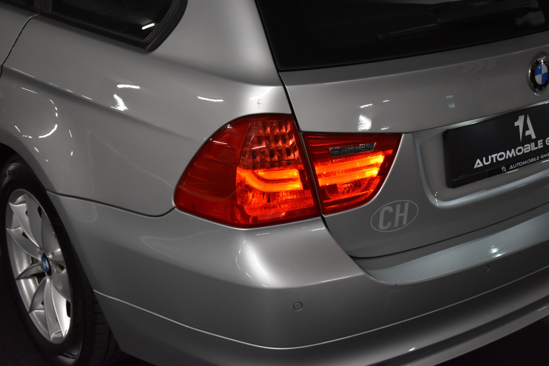 BMW 320d xDrive Touring-image-5