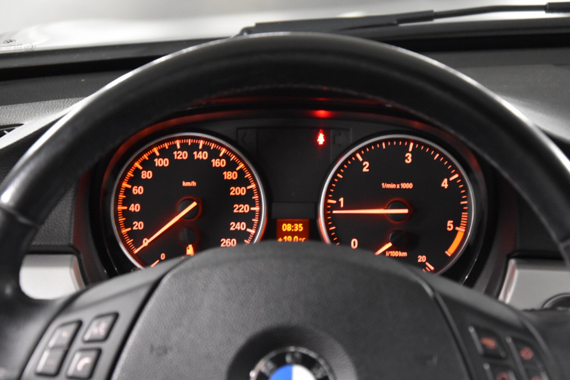 BMW 320d xDrive Touring-image-12