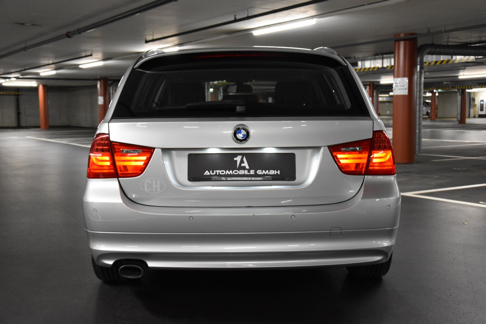 BMW 320d xDrive Touring-image-6