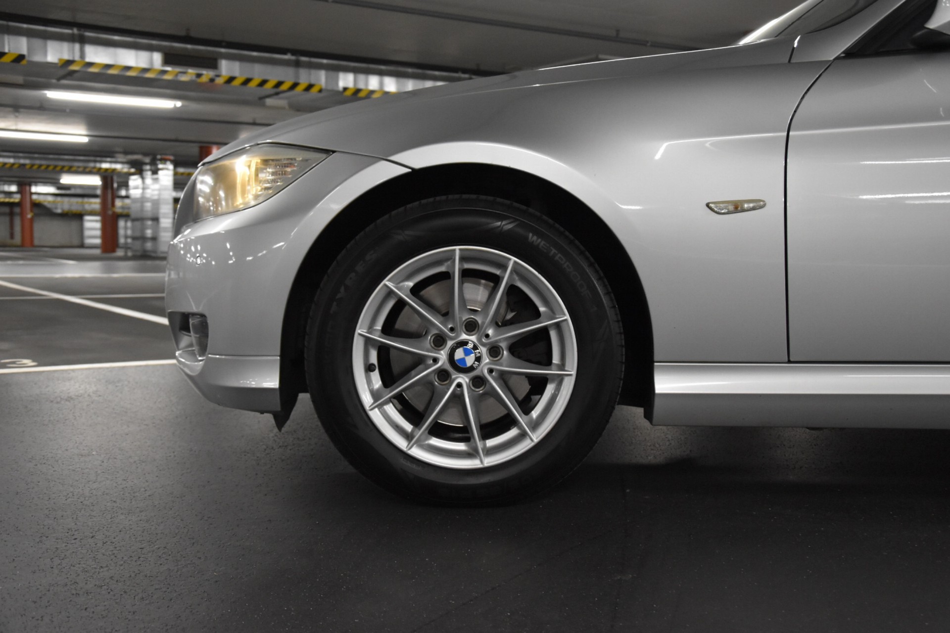 BMW 320d xDrive Touring-image-2
