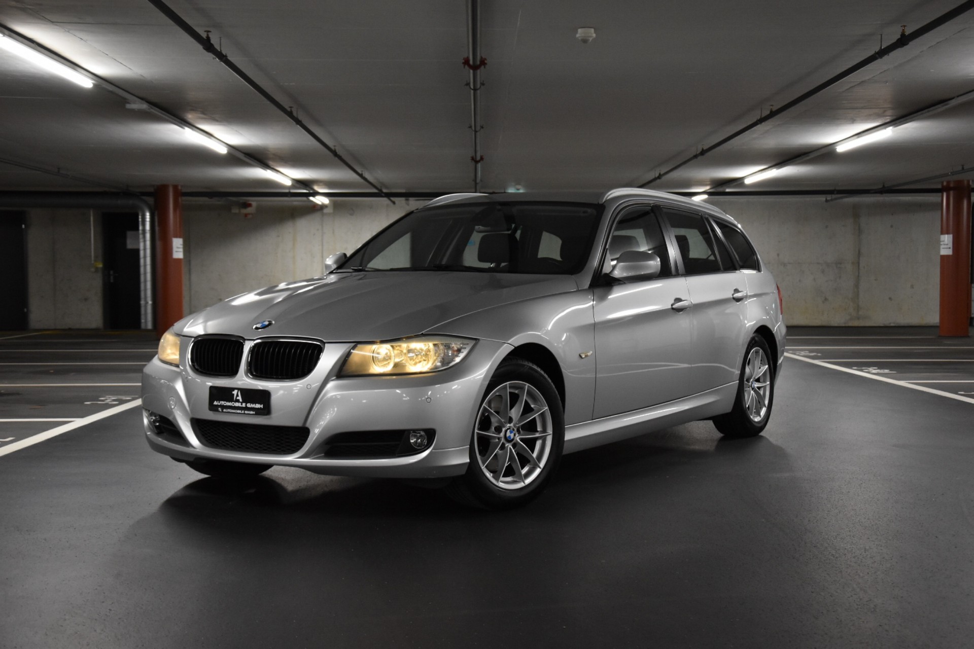 BMW 320d xDrive Touring-image-0