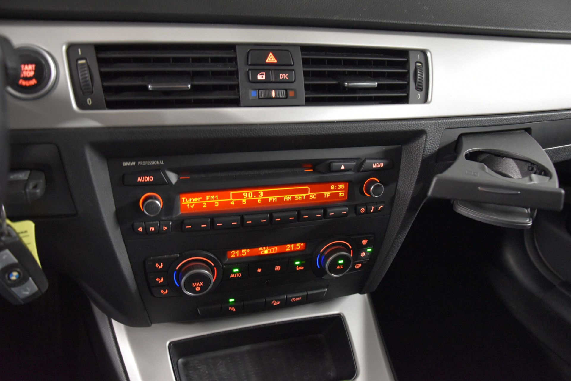 BMW 320d xDrive Touring-image-15