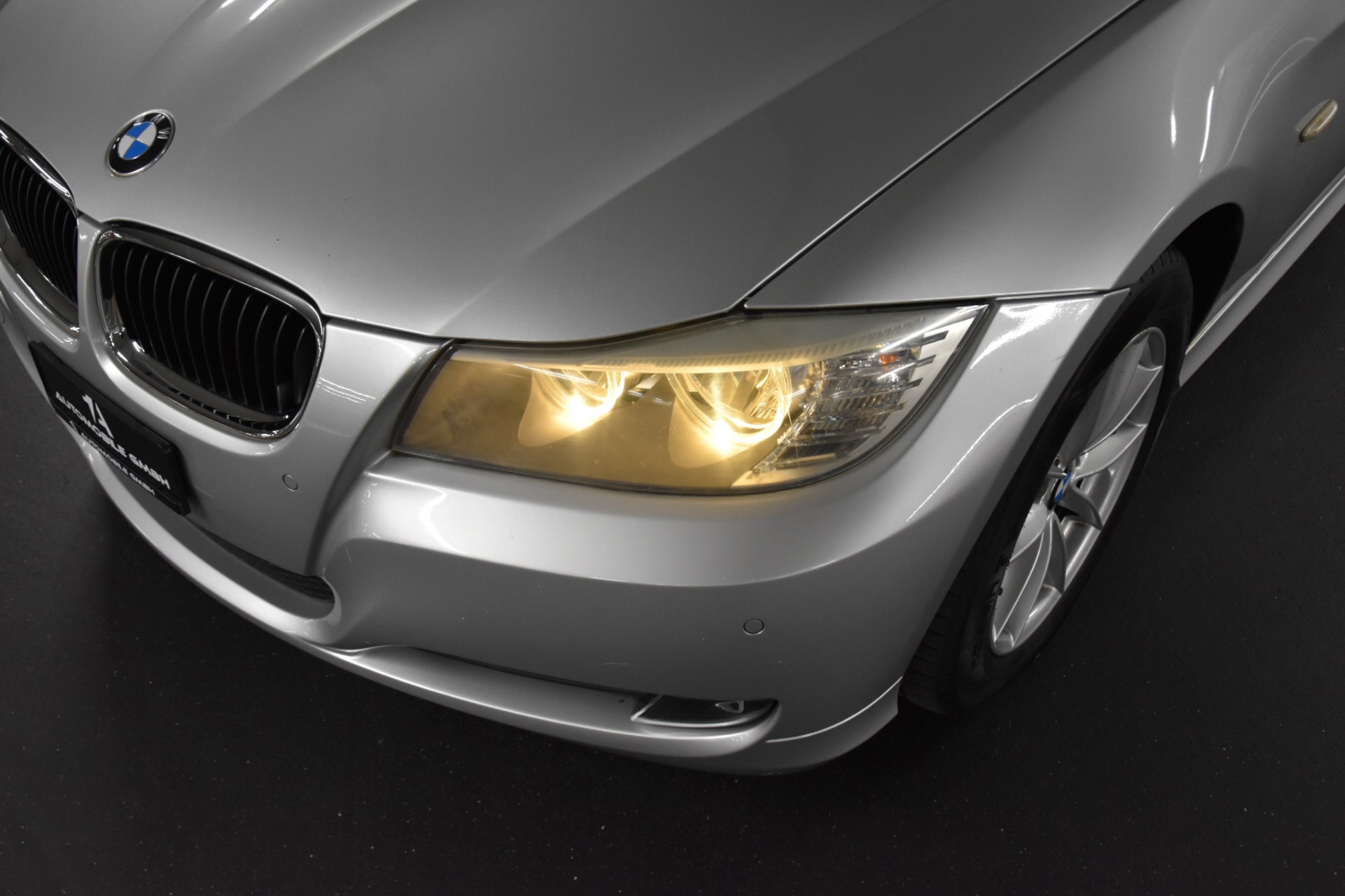BMW 320d xDrive Touring-image-1