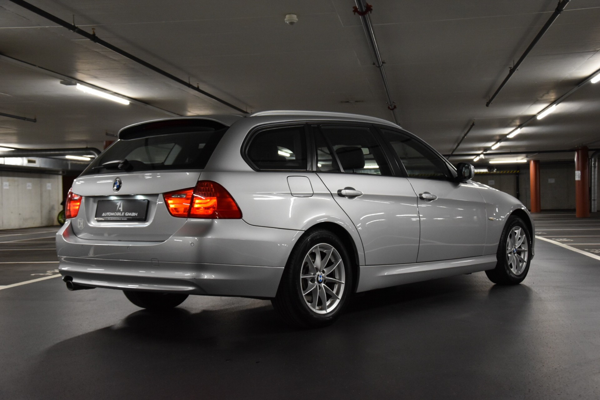 BMW 320d xDrive Touring-image-7