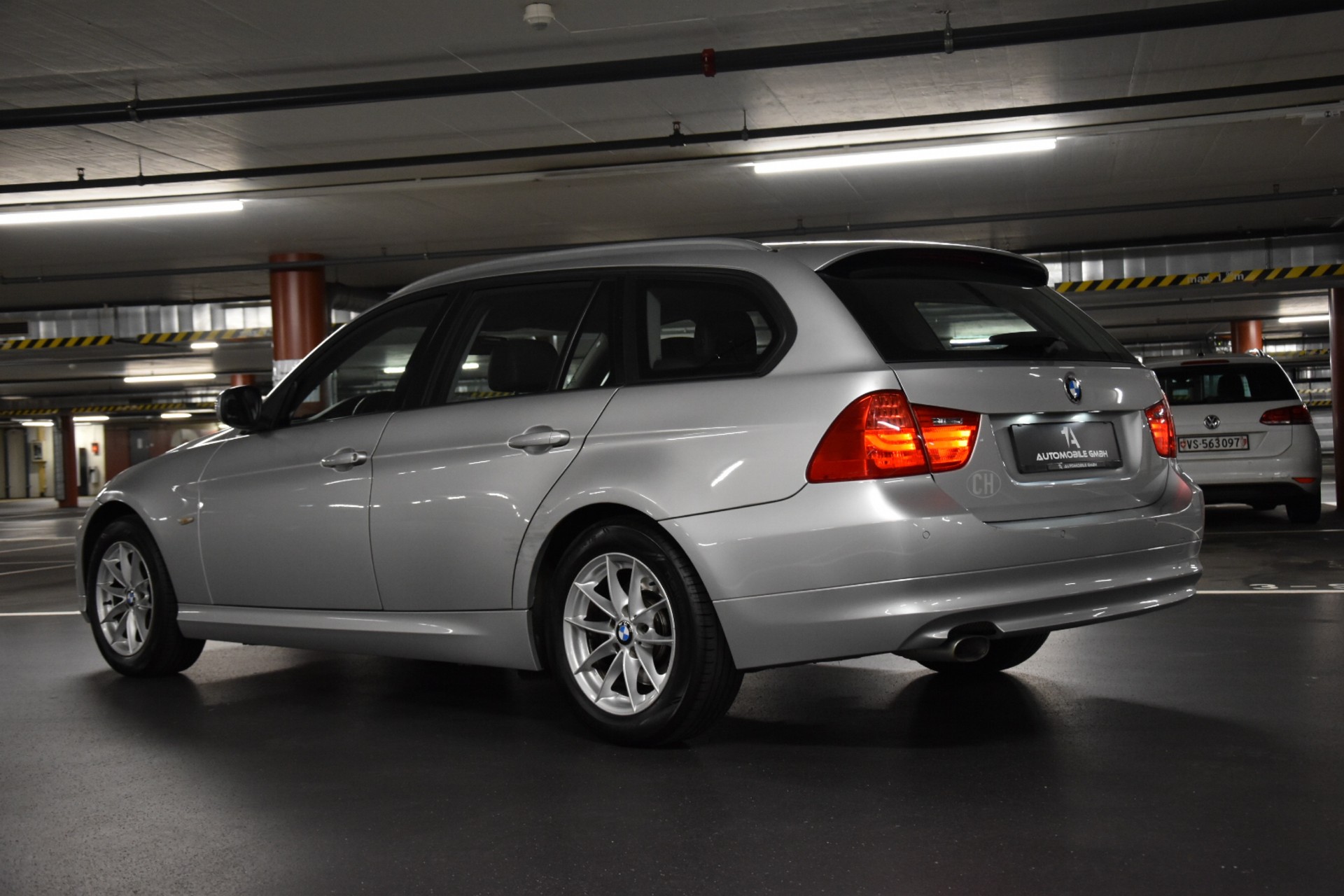 BMW 320d xDrive Touring-image-4