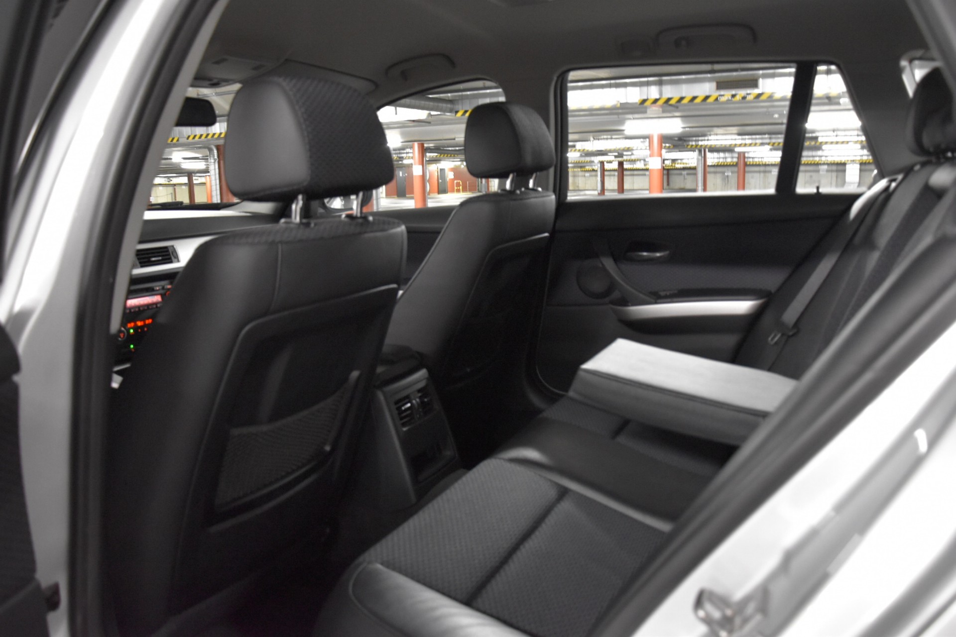 BMW 320d xDrive Touring-image-21
