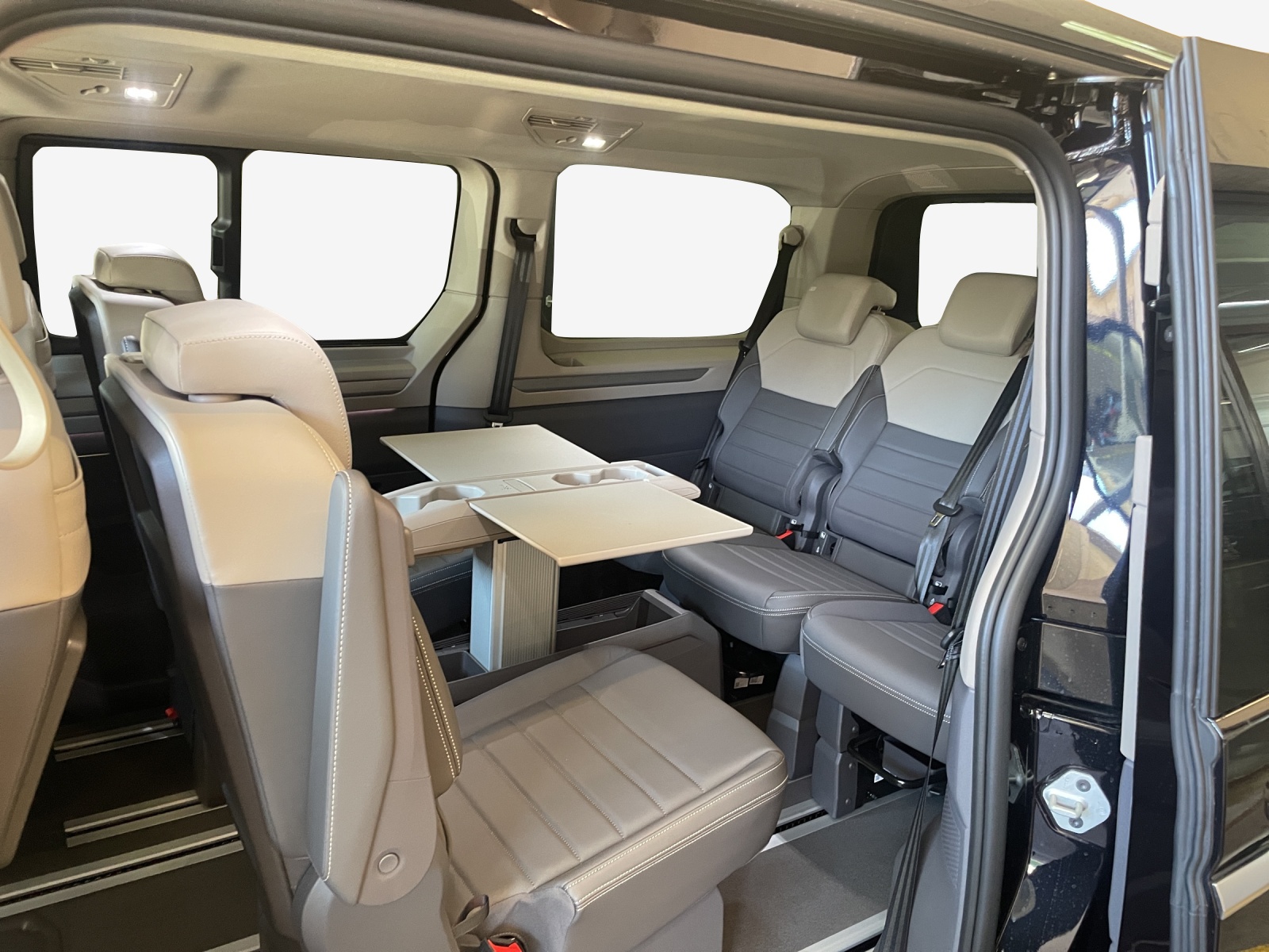 VW Multivan 1.5 eHybrid Style Liberty Lang DSG-image-11