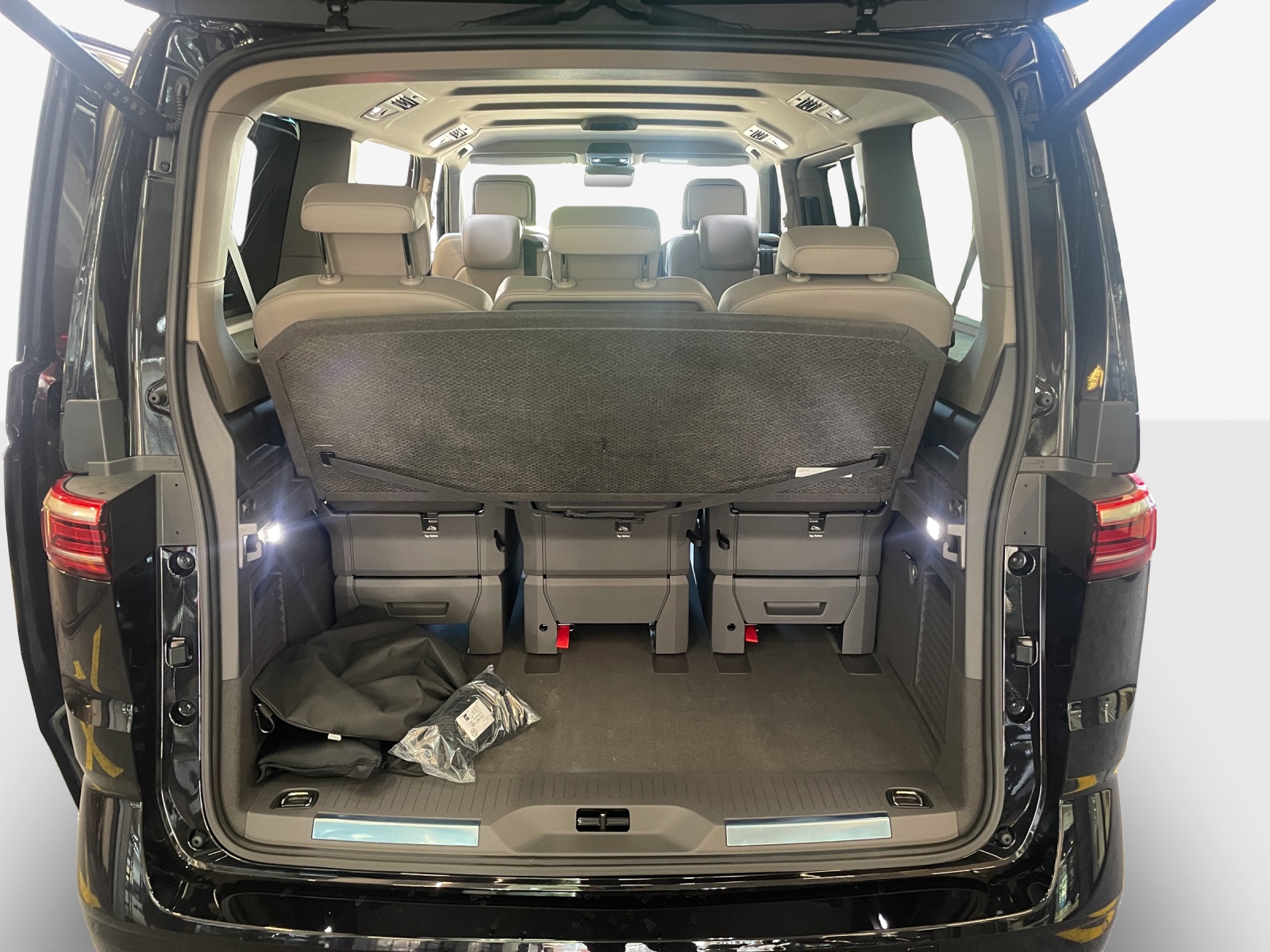 VW Multivan 1.5 eHybrid Style Liberty Lang DSG-image-12