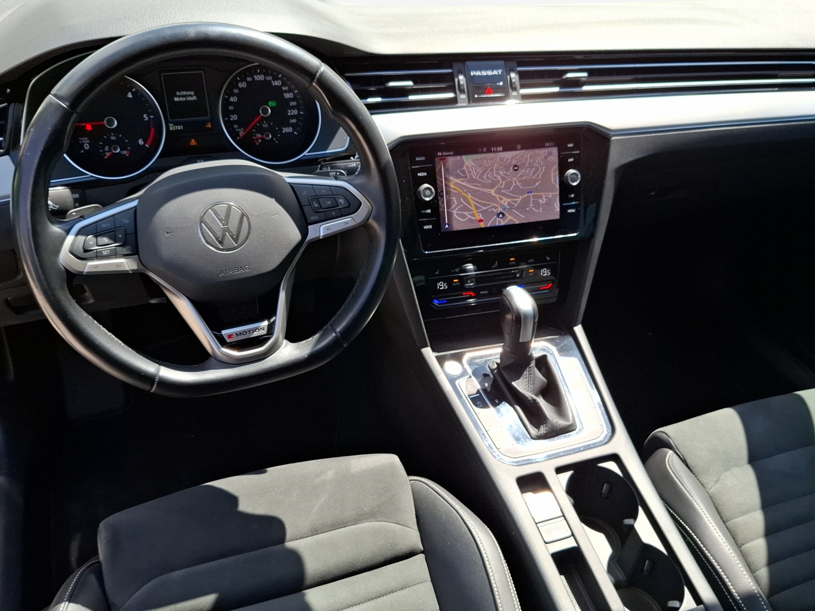 VW Passat 2.0 TDI BMT Elegance 4Motion DSG-image-8