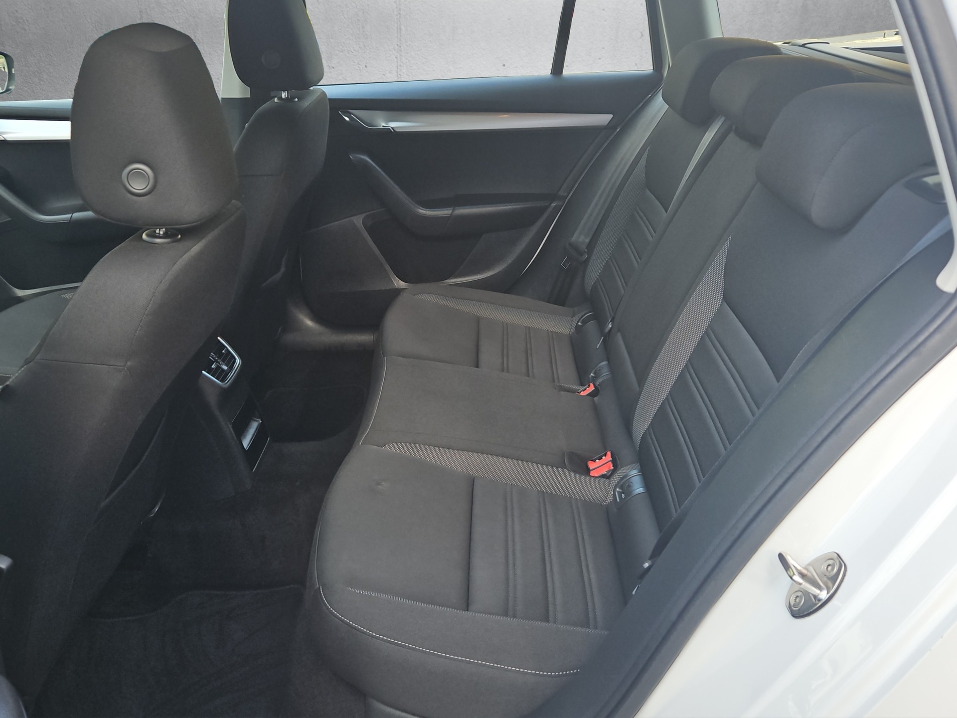 SKODA Octavia 2.0 TDI Ambition 4x4-image-10