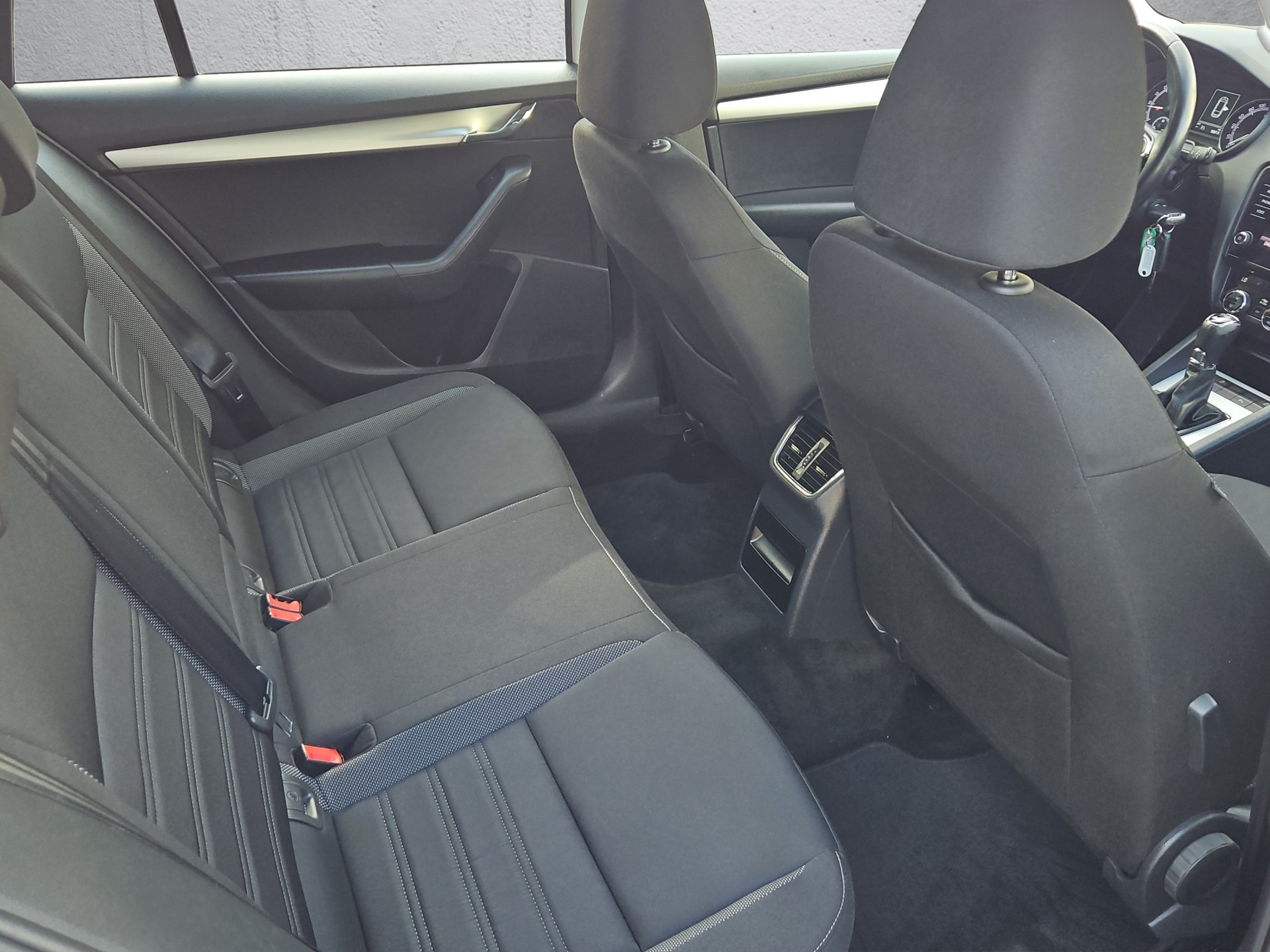 SKODA Octavia 2.0 TDI Ambition 4x4-image-19