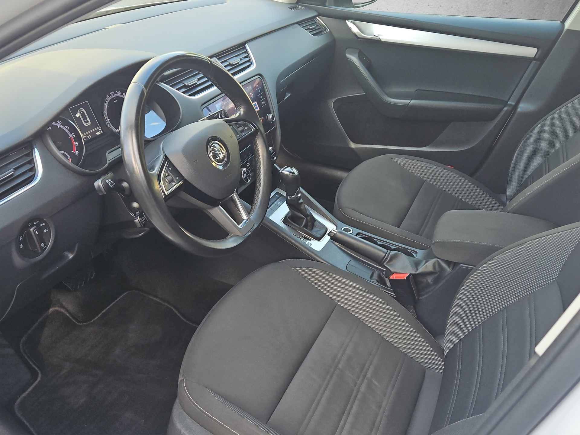 SKODA Octavia 2.0 TDI Ambition 4x4-image-9