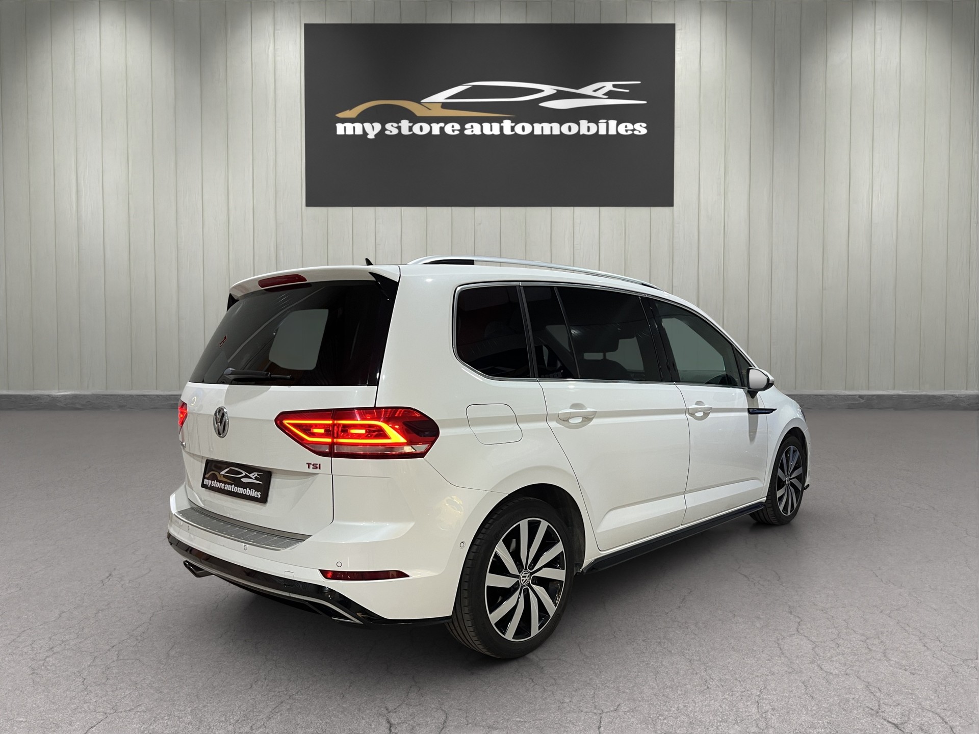 VW Touran 1.8 TSI R-LINE BlueMotion Technology Highline DSG 7 Places-image-7