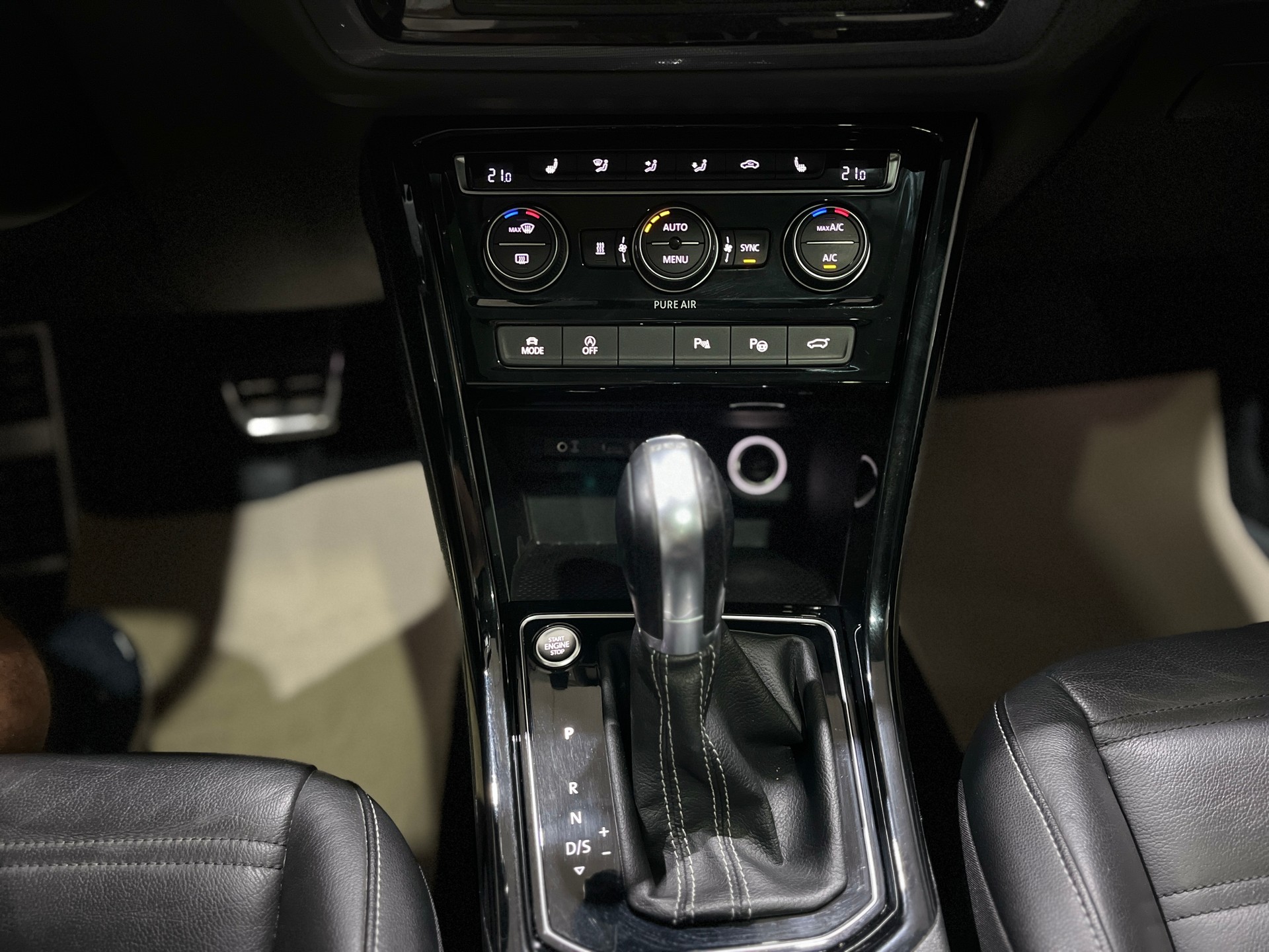 VW Touran 1.8 TSI R-LINE BlueMotion Technology Highline DSG 7 Places-image-12