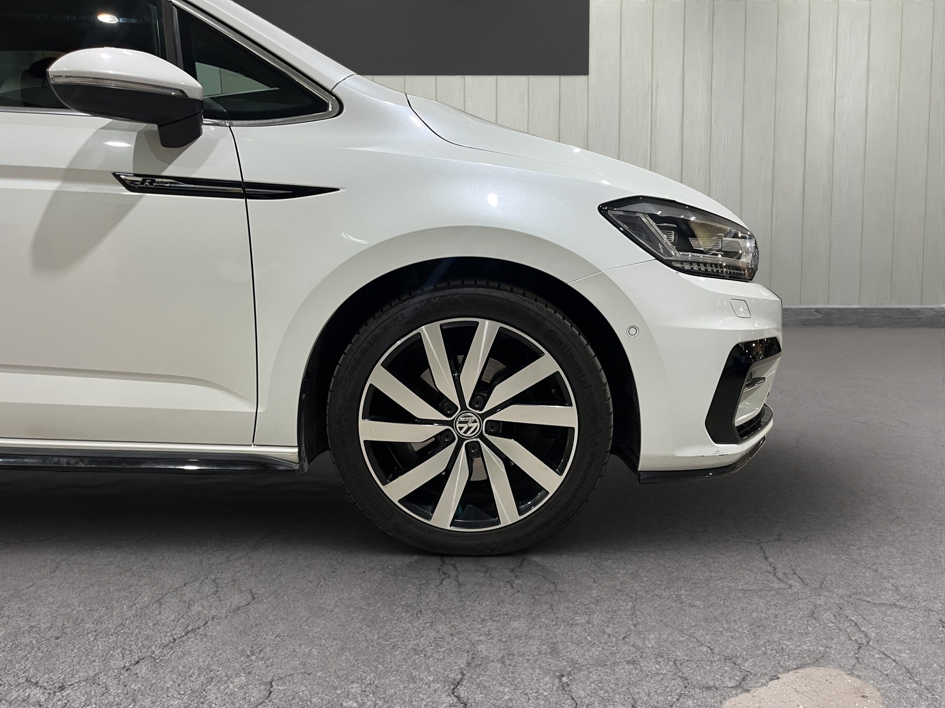 VW Touran 1.8 TSI R-LINE BlueMotion Technology Highline DSG 7 Places-image-8