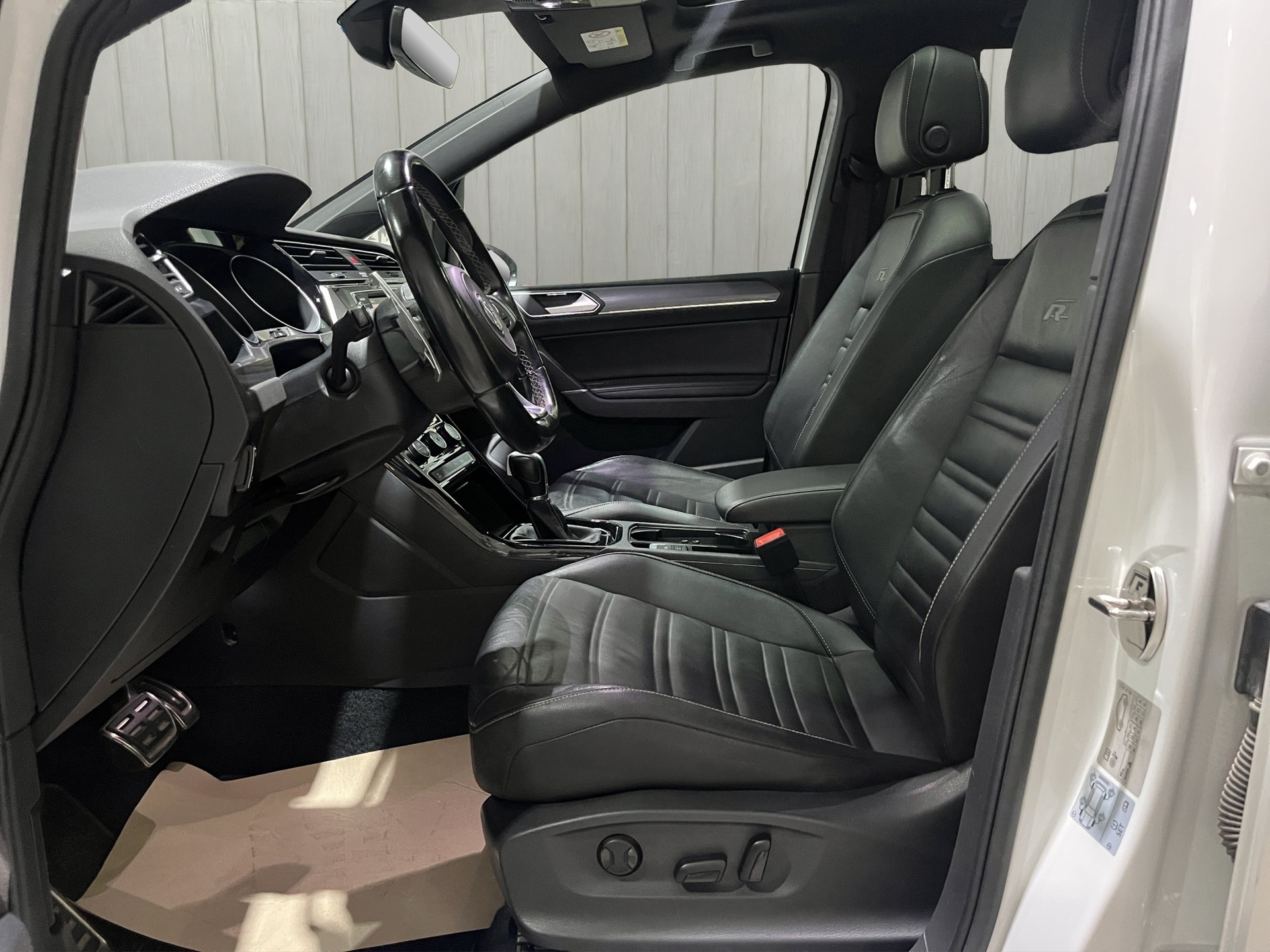 VW Touran 1.8 TSI R-LINE BlueMotion Technology Highline DSG 7 Places-image-15
