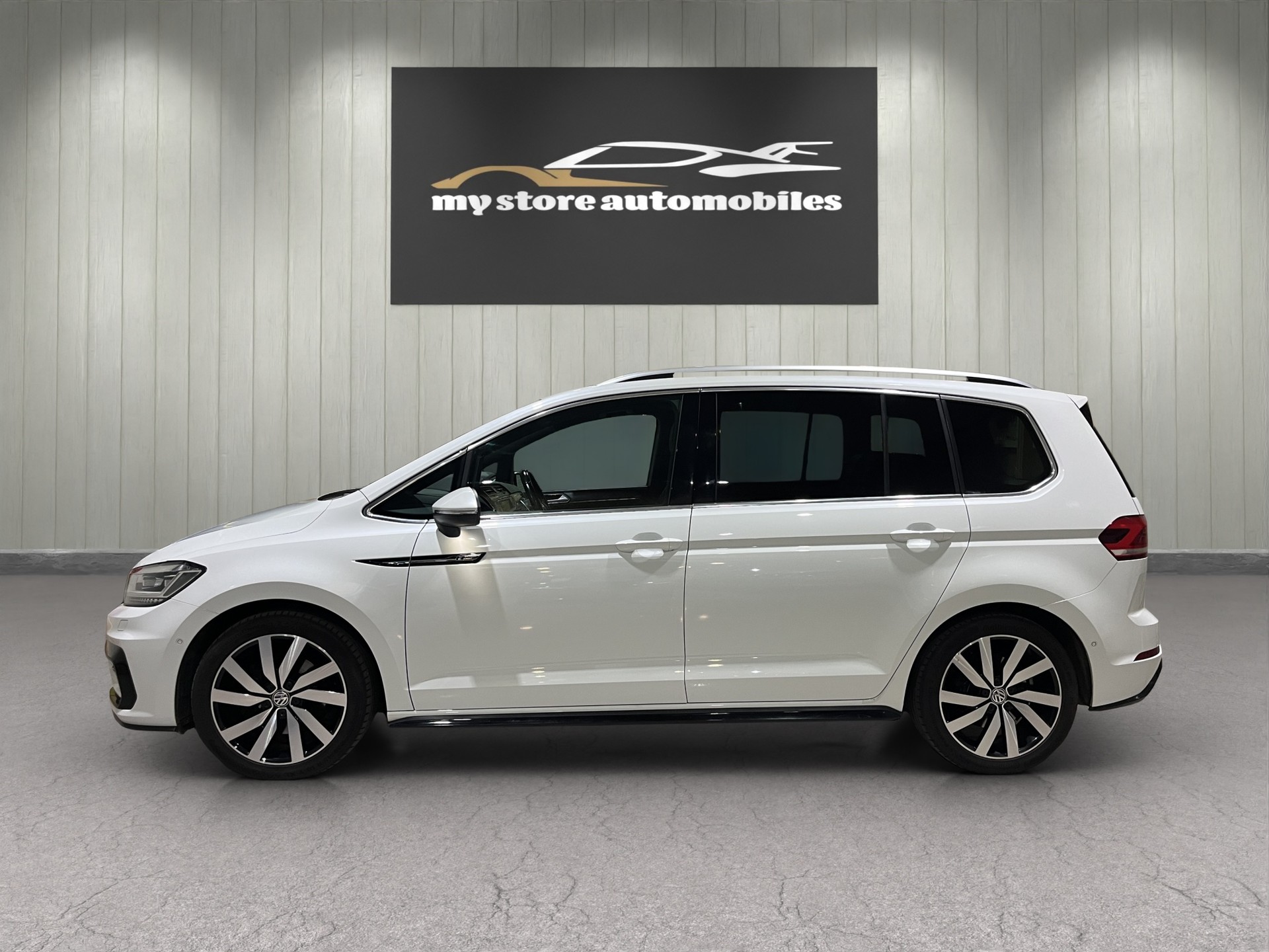 VW Touran 1.8 TSI R-LINE BlueMotion Technology Highline DSG 7 Places-image-3