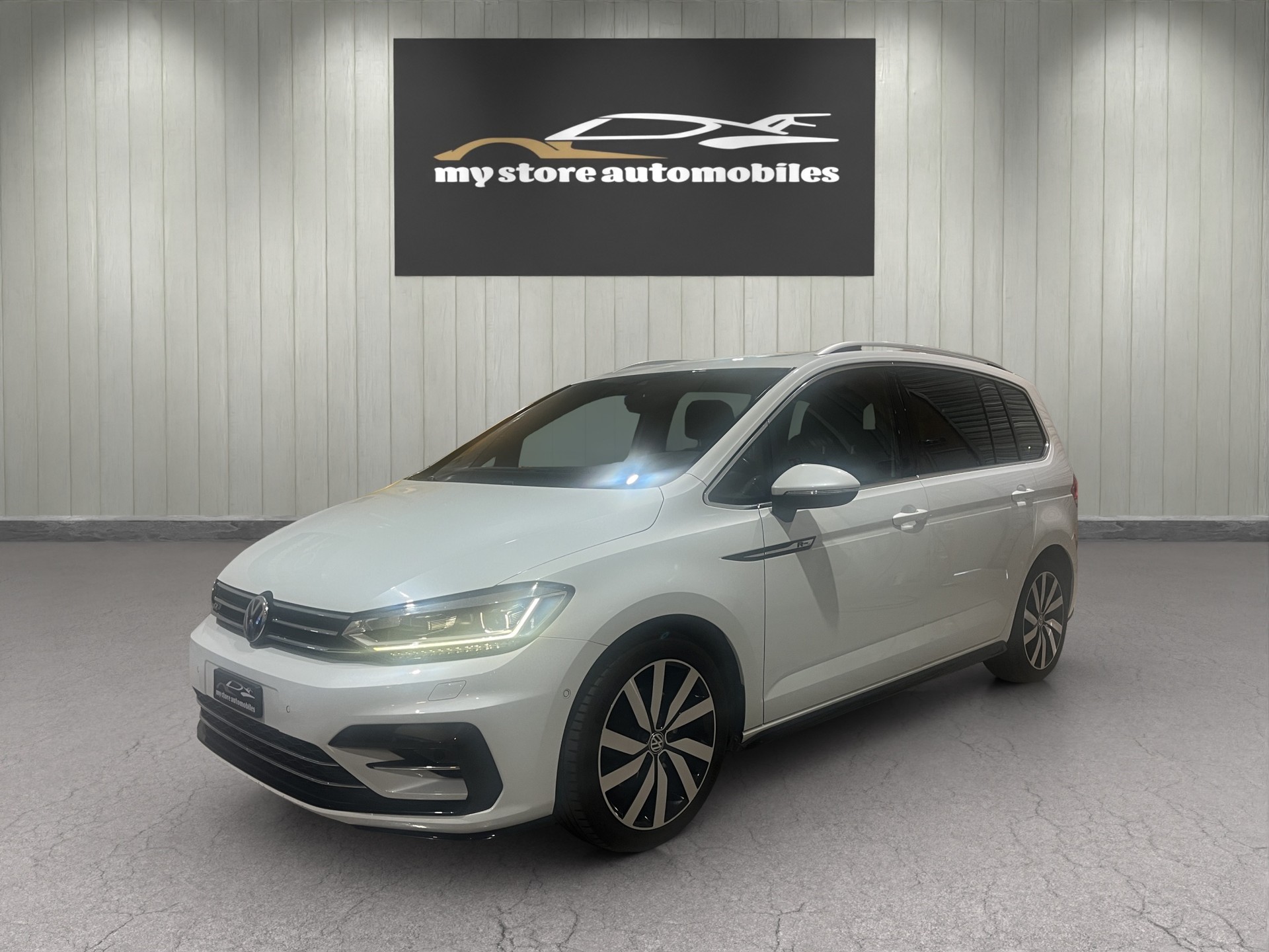 VW Touran 1.8 TSI R-LINE BlueMotion Technology Highline DSG 7 Places-image-2