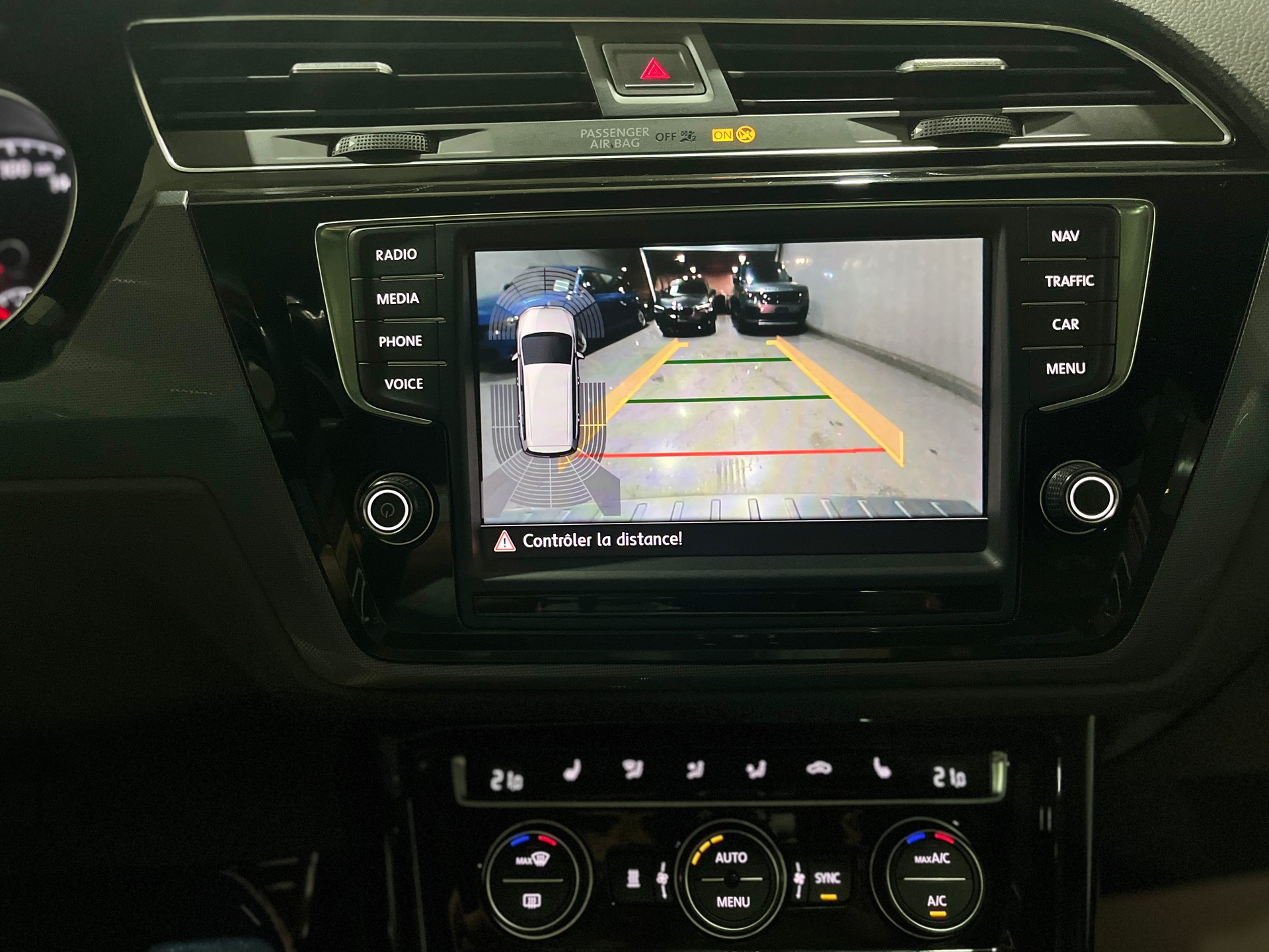 VW Touran 1.8 TSI R-LINE BlueMotion Technology Highline DSG 7 Places-image-11