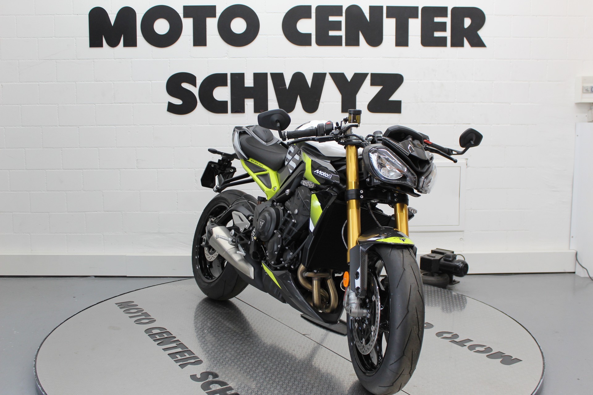 TRIUMPH Street Triple Moto2 765-showroom-element-2