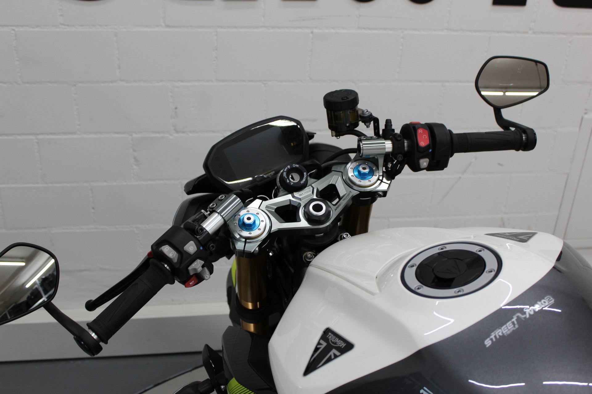 TRIUMPH Street Triple Moto2 765-image-7