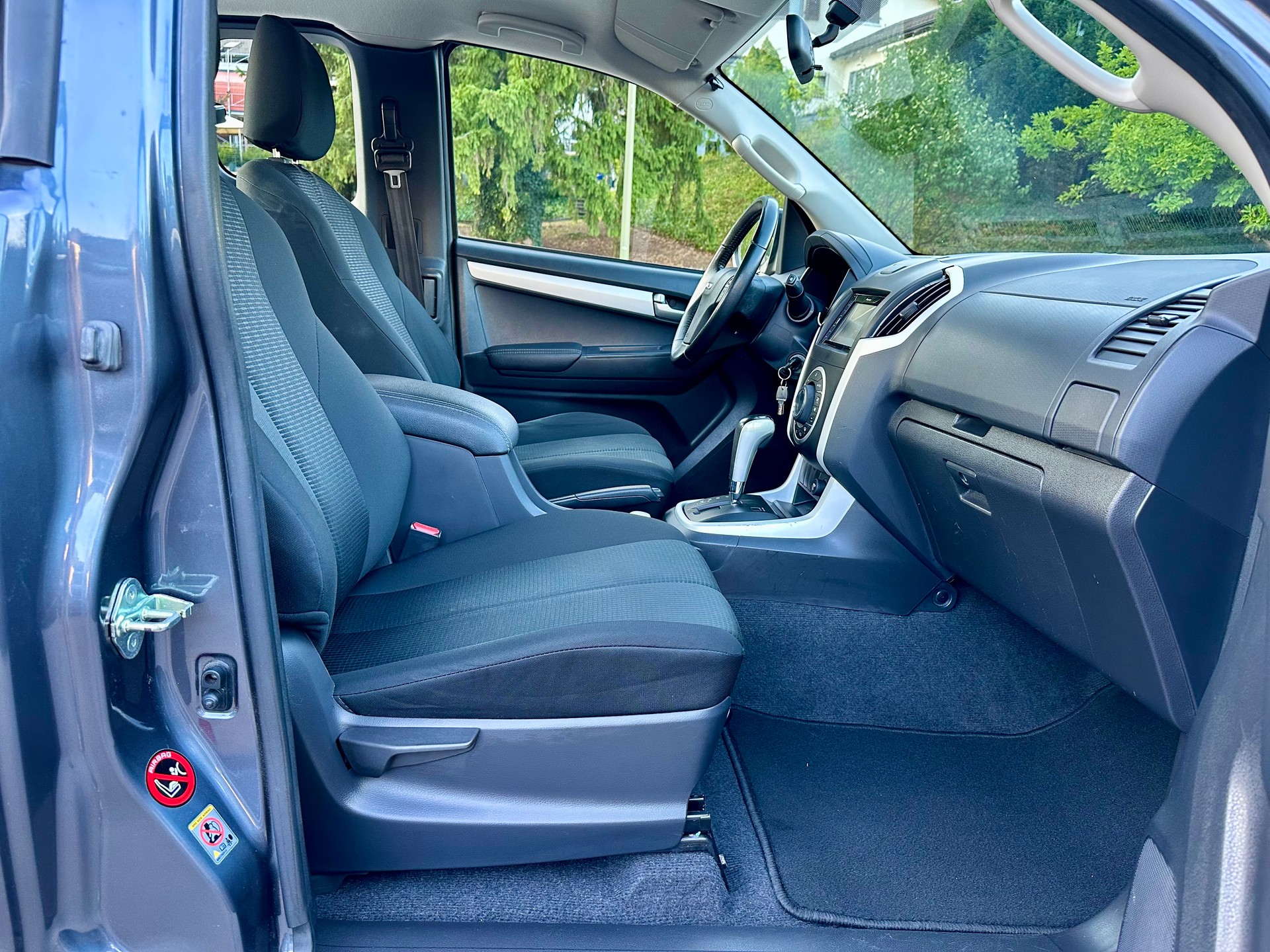 ISUZU D-MAX 1.9 SpaceCab Solar 4x4 A-image-12