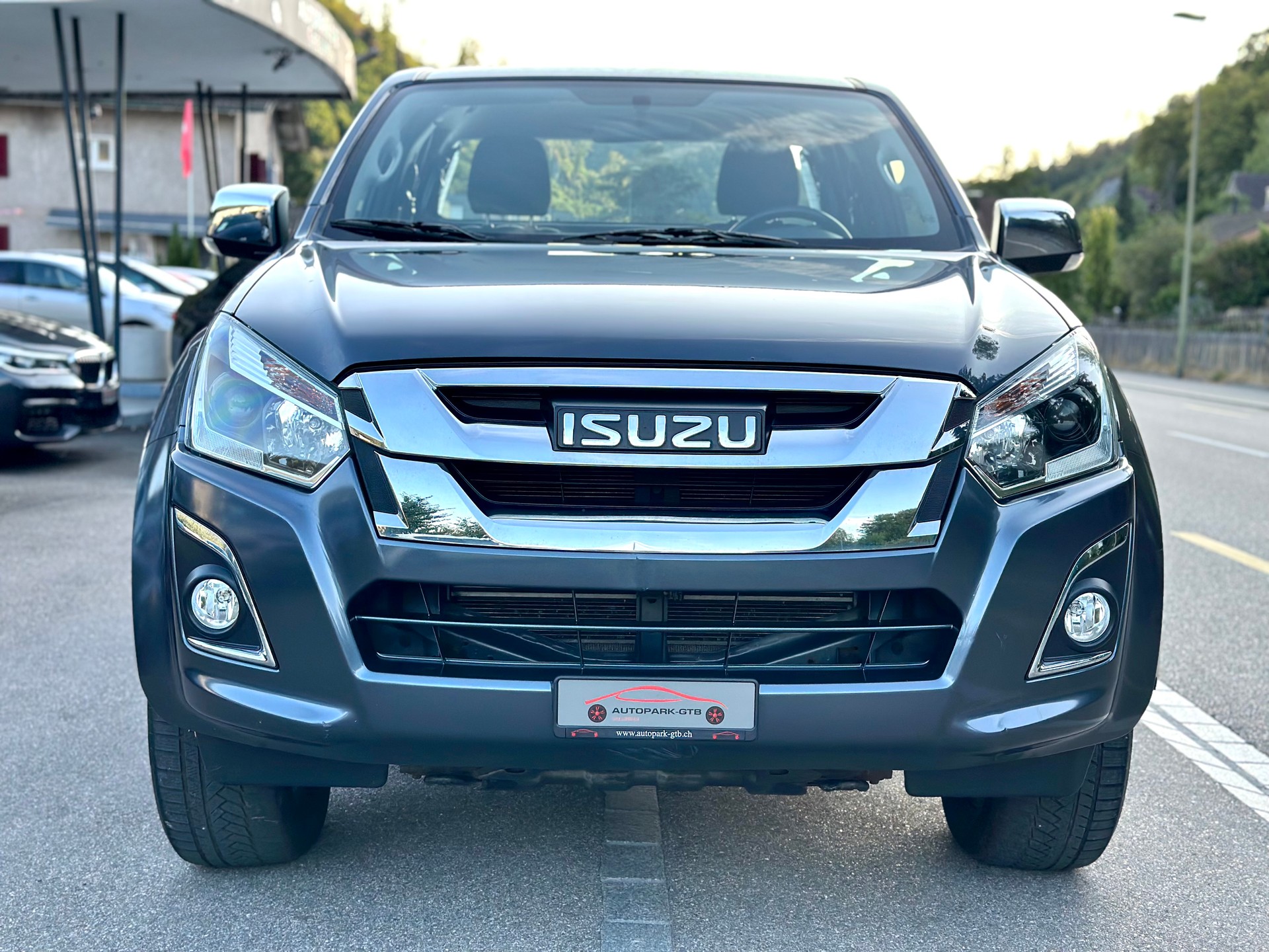 ISUZU D-MAX 1.9 SpaceCab Solar 4x4 A-showroom-element-2
