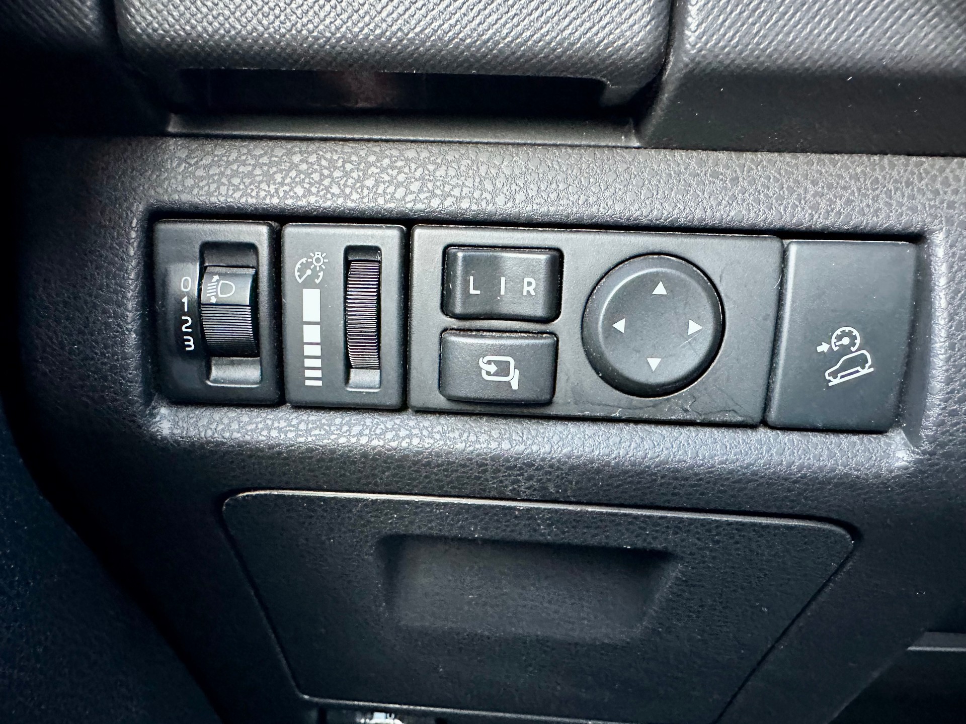 ISUZU D-MAX 1.9 SpaceCab Solar 4x4 A-image-23