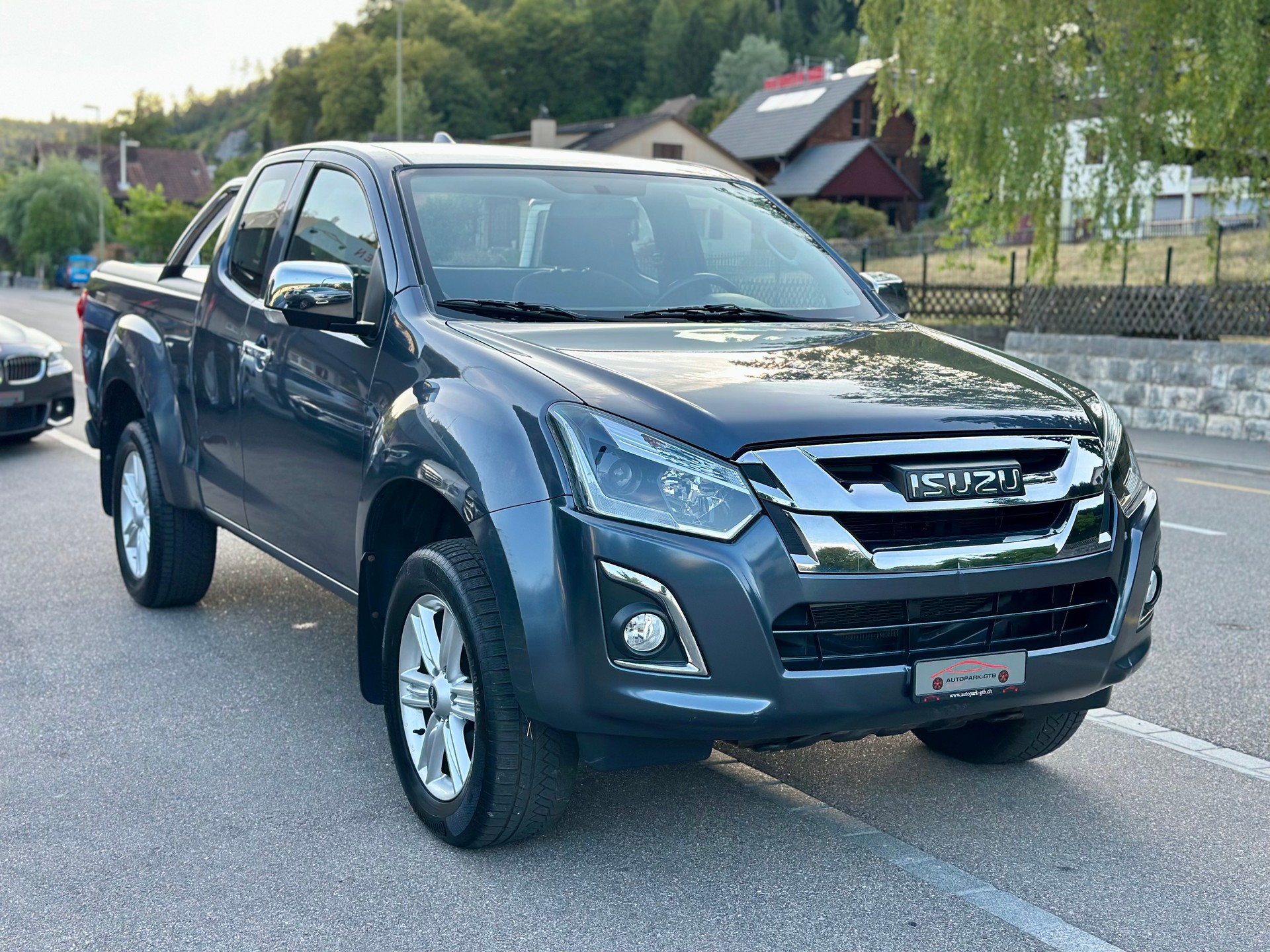 ISUZU D-MAX 1.9 SpaceCab Solar 4x4 A-showroom-element-1