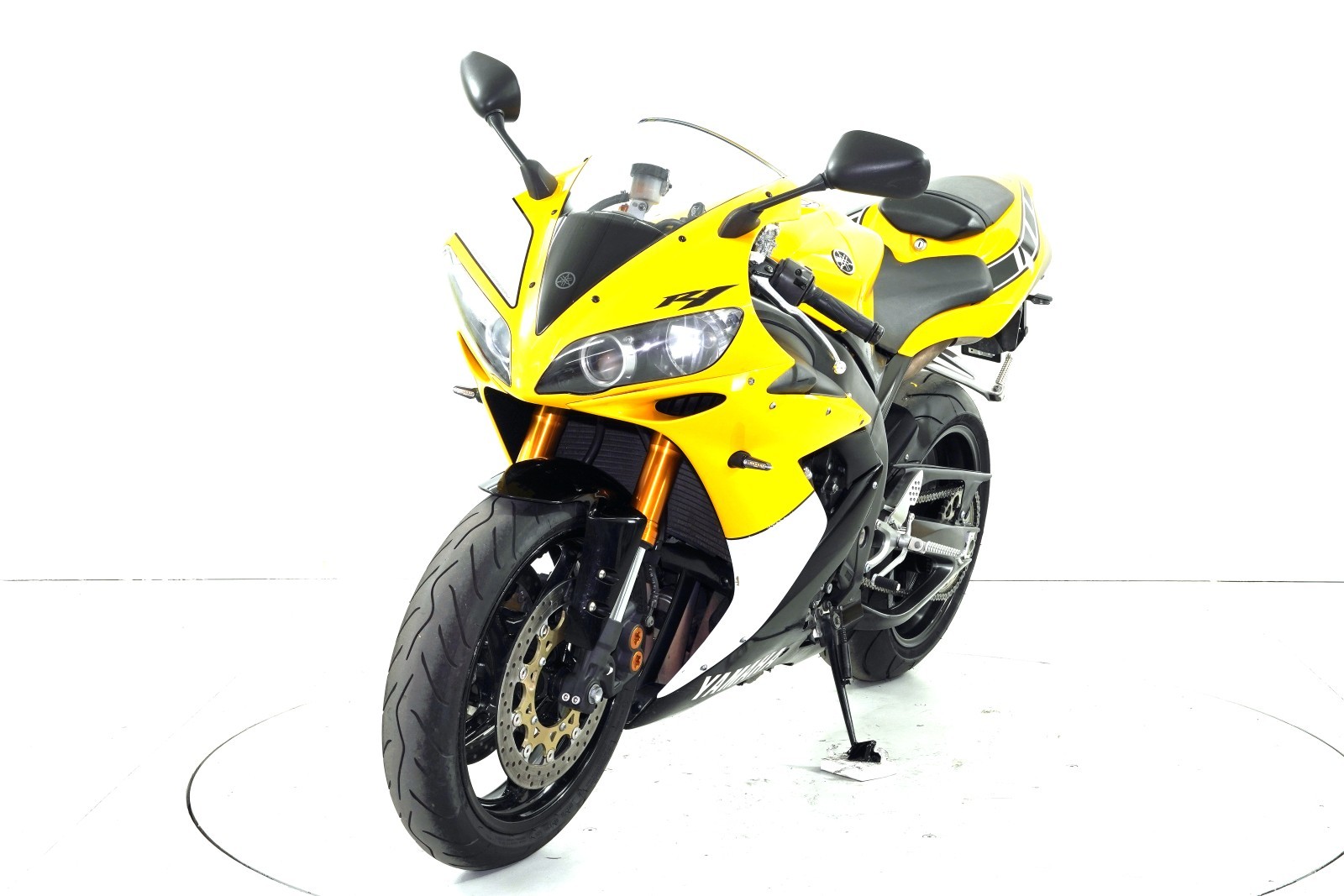 YAMAHA YZF-R1-showroom-element-2
