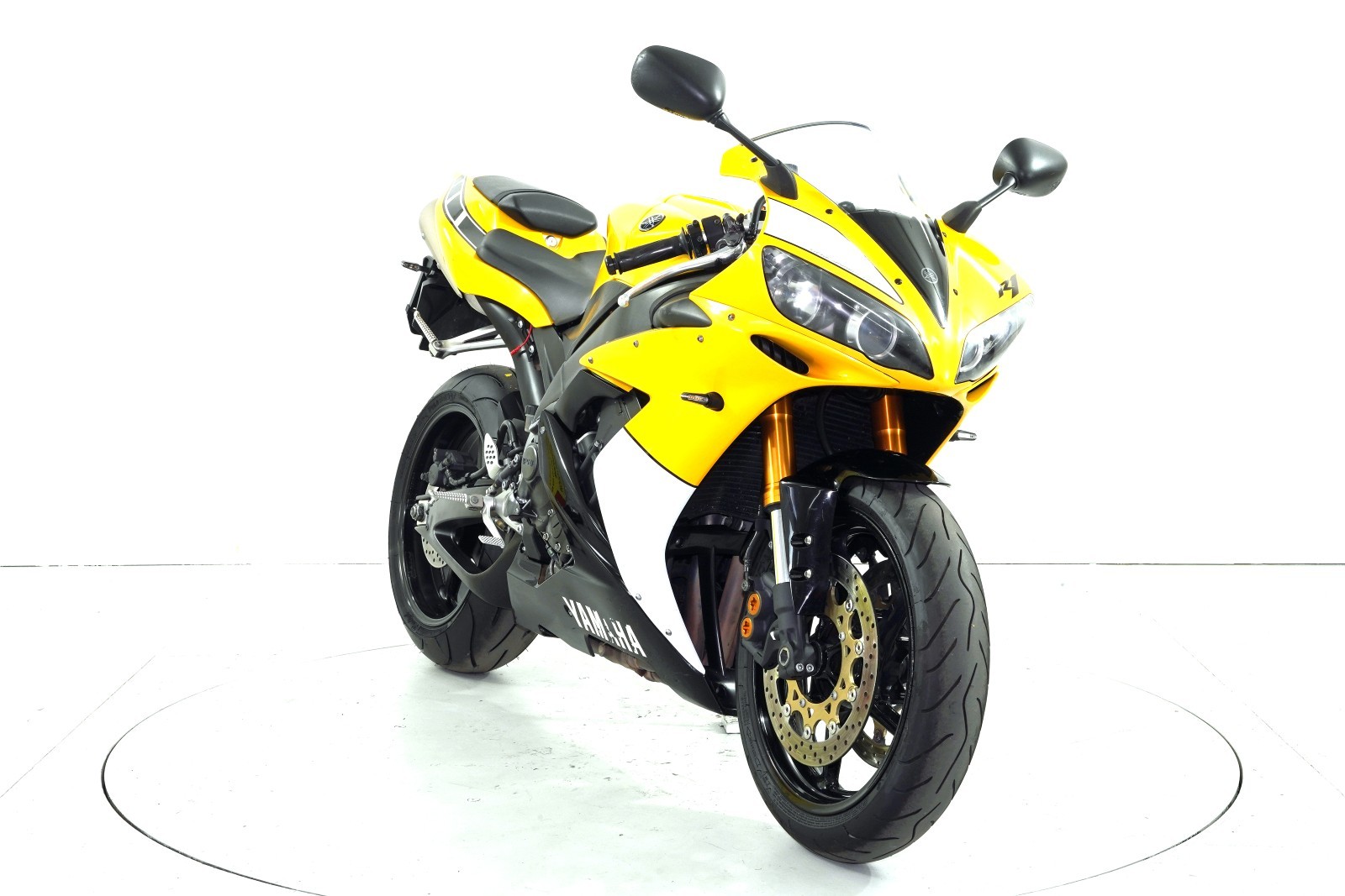YAMAHA YZF-R1-showroom-element-1