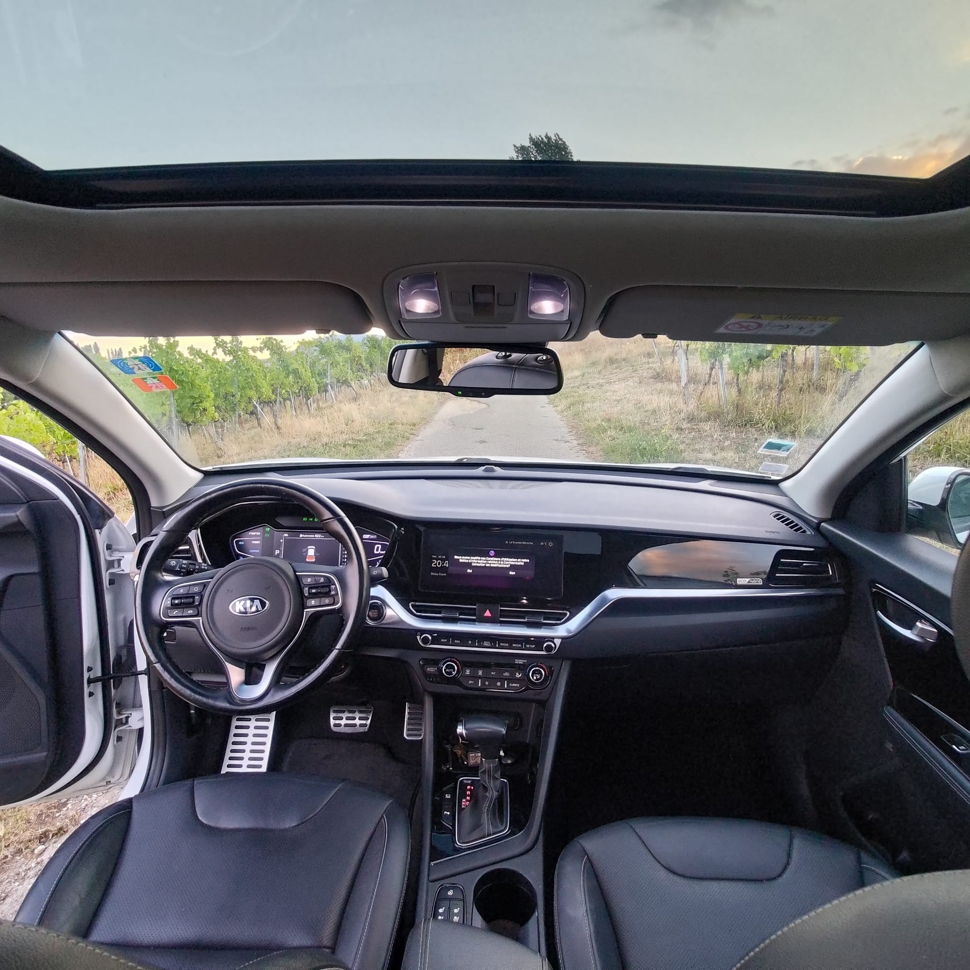 KIA 1.6 GDi Hybrid Premium Pack Cool-image-4