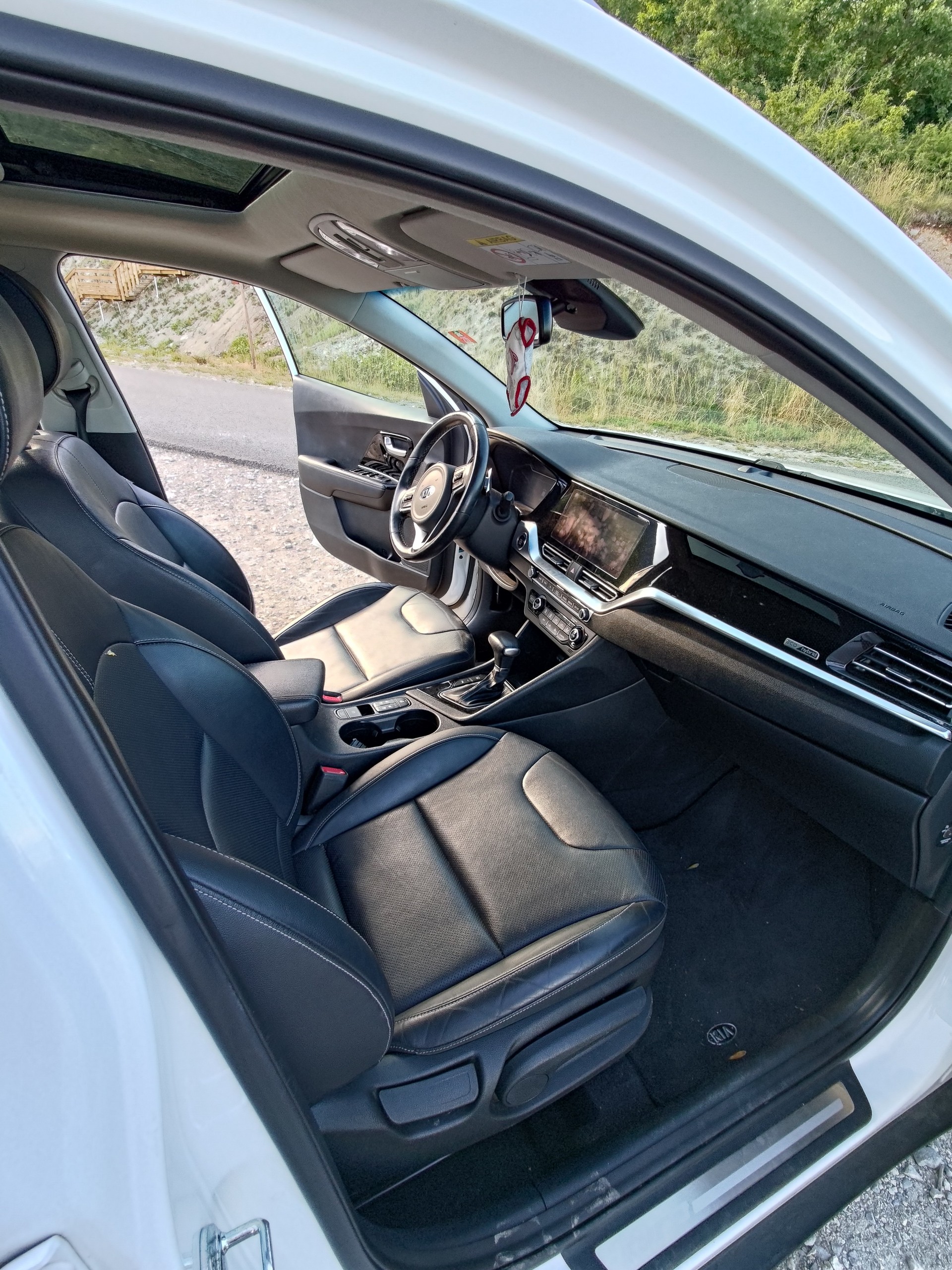 KIA 1.6 GDi Hybrid Premium Pack Cool-image-3