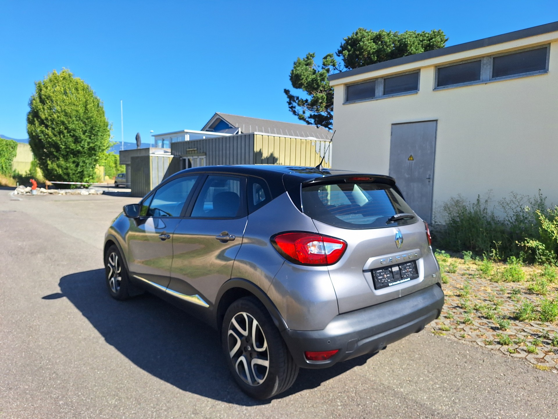 RENAULT Captur 1.2 T 16V Privilège EDC-image-5