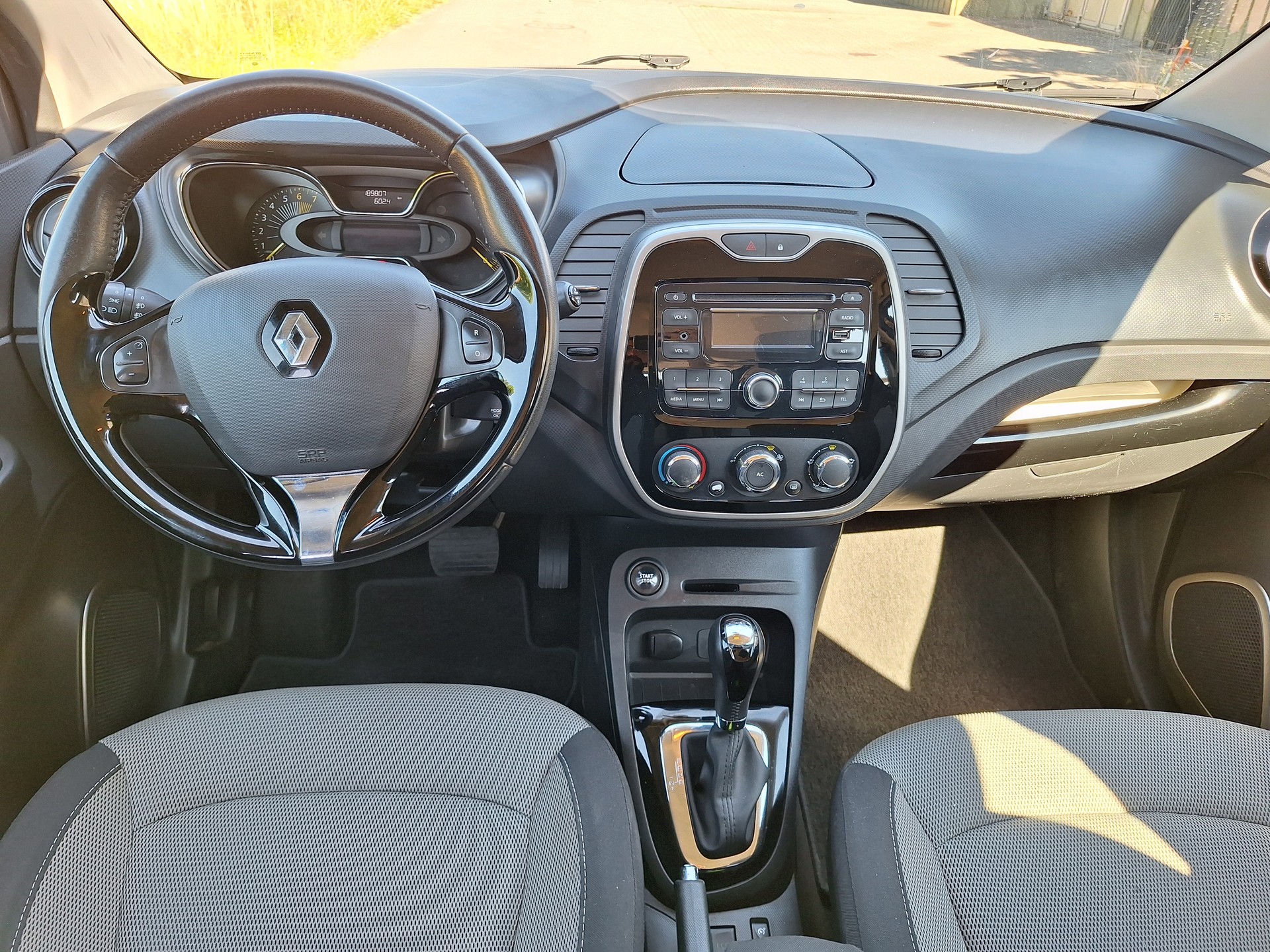 RENAULT Captur 1.2 T 16V Privilège EDC-image-10