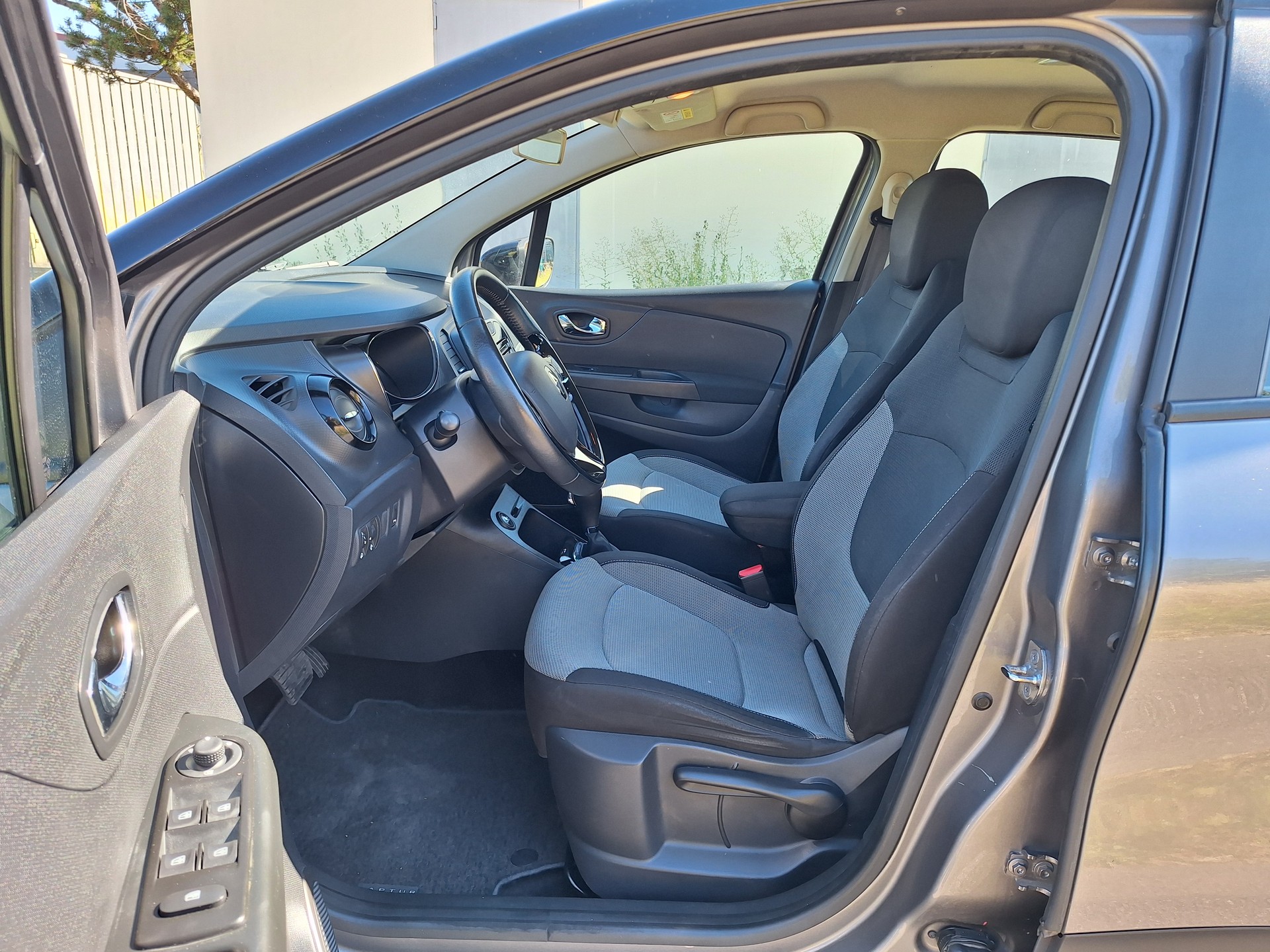 RENAULT Captur 1.2 T 16V Privilège EDC-image-6