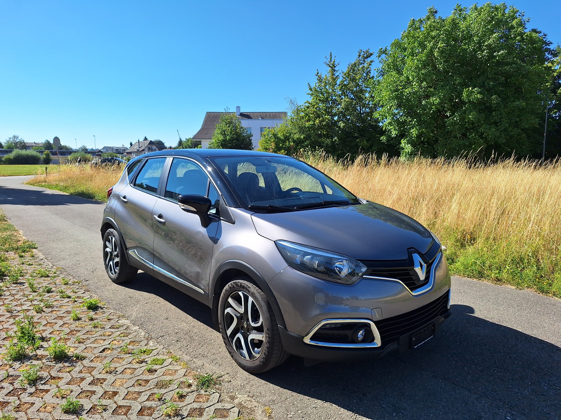 RENAULT Captur 1.2 T 16V Privilège EDC-image-0