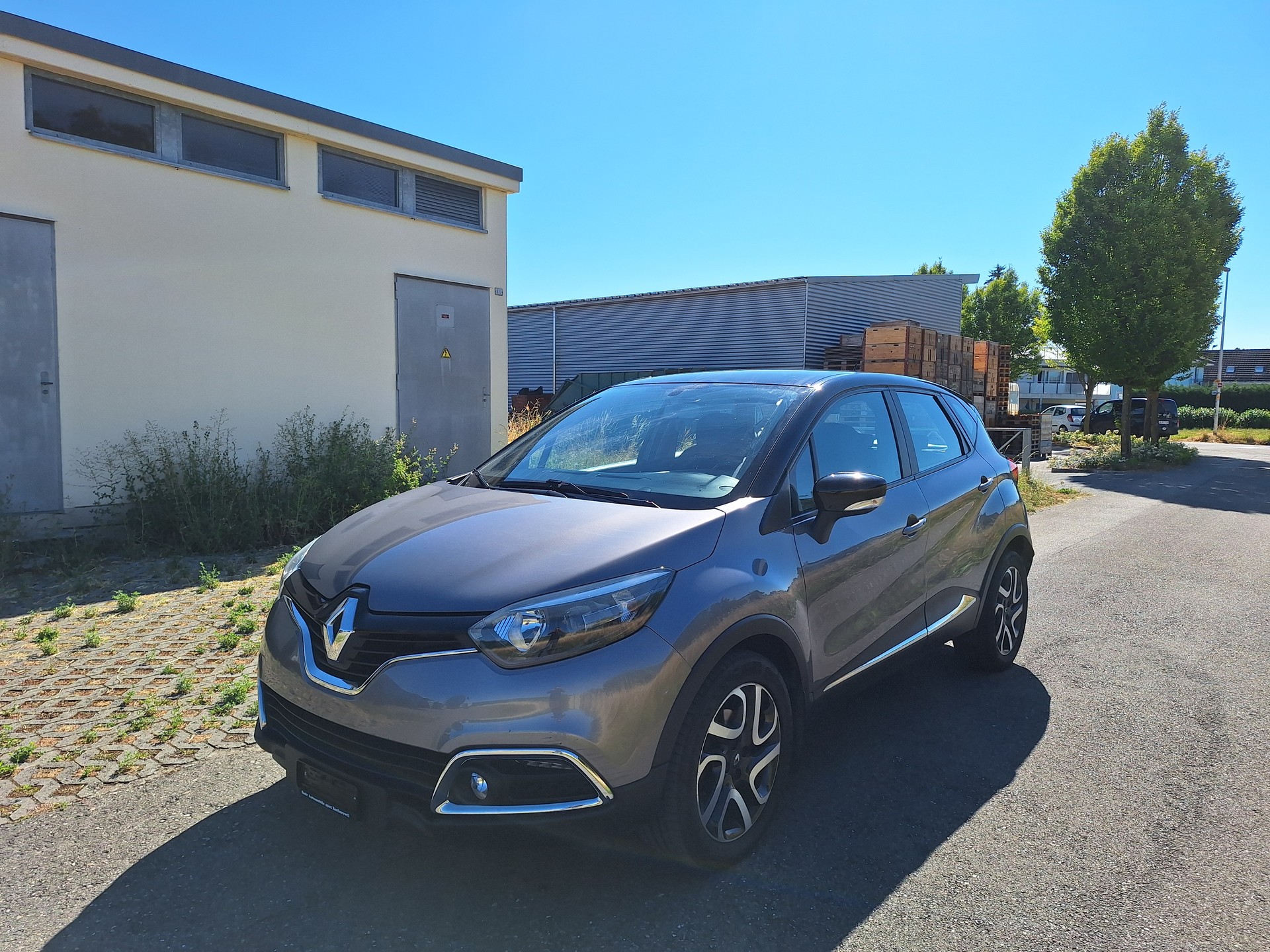 RENAULT Captur 1.2 T 16V Privilège EDC-image-1