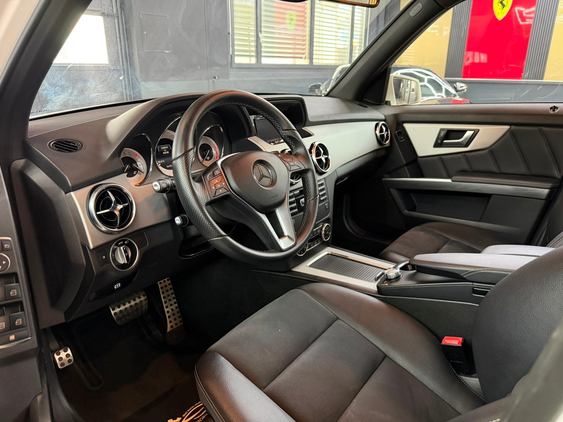 MERCEDES-BENZ GLK 220 BlueTEC Swiss Star Ed. 4Matic 7G-Tronic-image-8