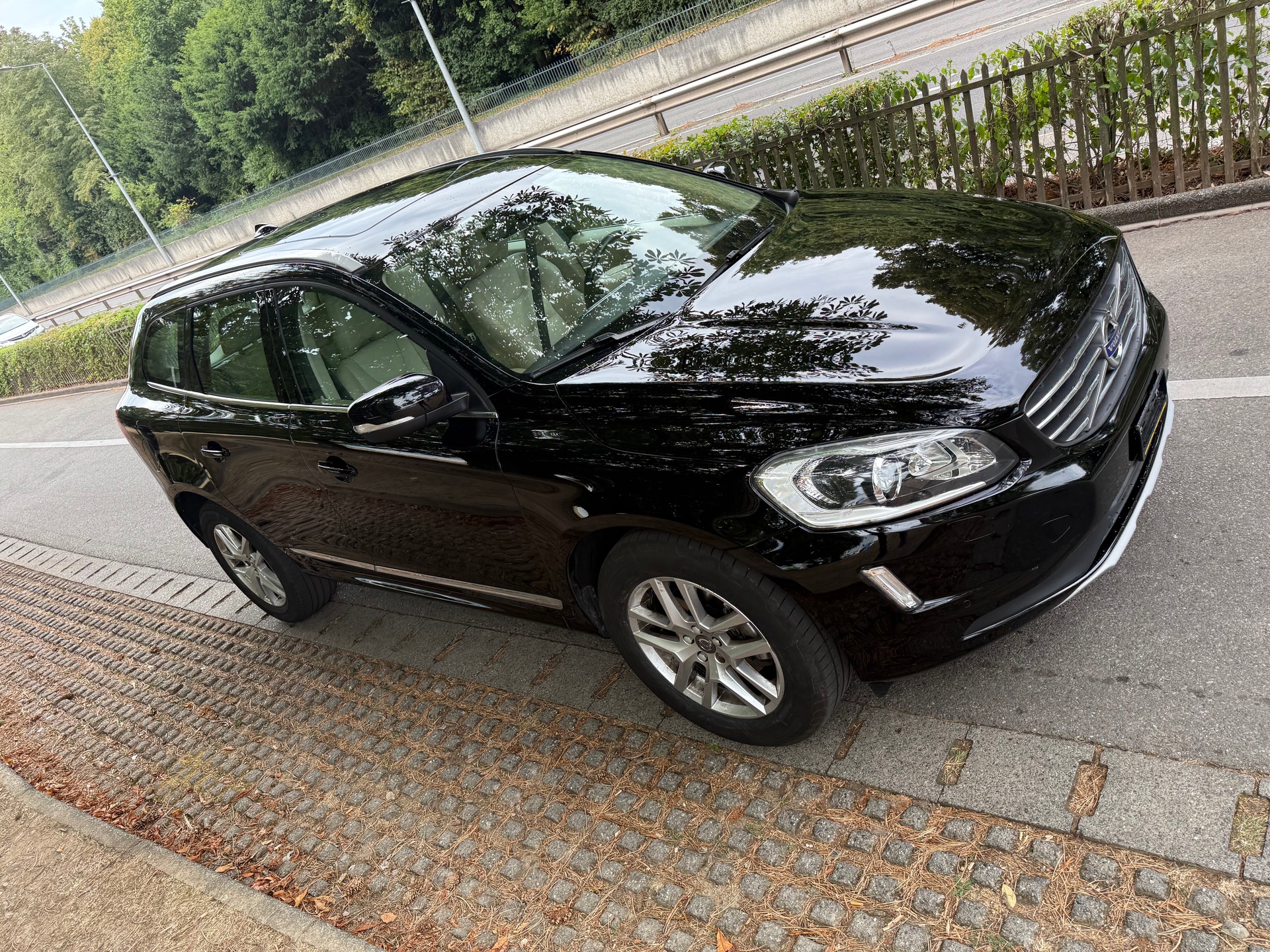 VOLVO XC60 D3 Summum Geartronic-image-3