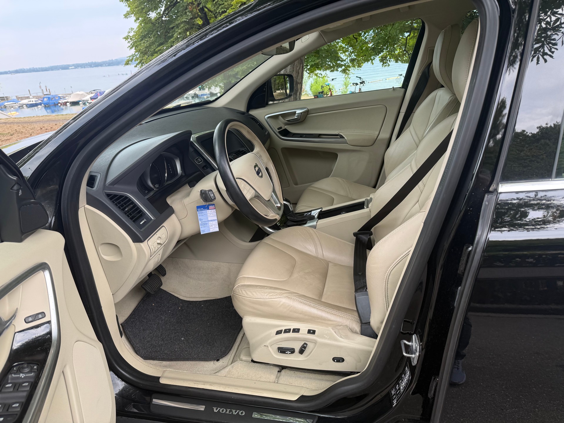 VOLVO XC60 D3 Summum Geartronic-image-15