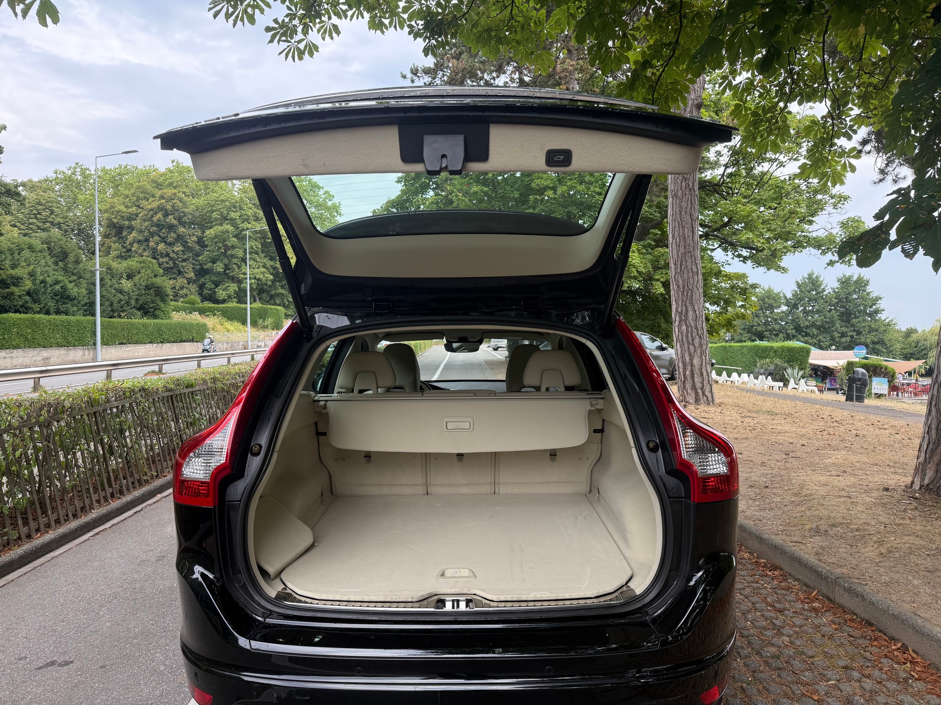 VOLVO XC60 D3 Summum Geartronic-image-11
