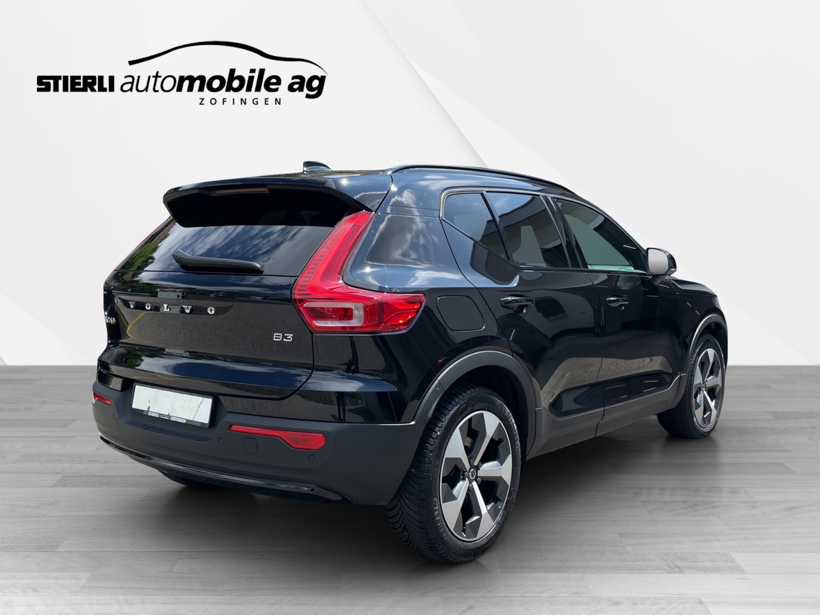 VOLVO XC40 2.0 B3 MH Plus Dark-image-4