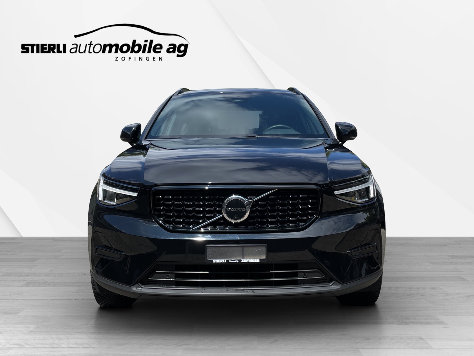 VOLVO XC40 2.0 B3 MH Plus Dark-image-1
