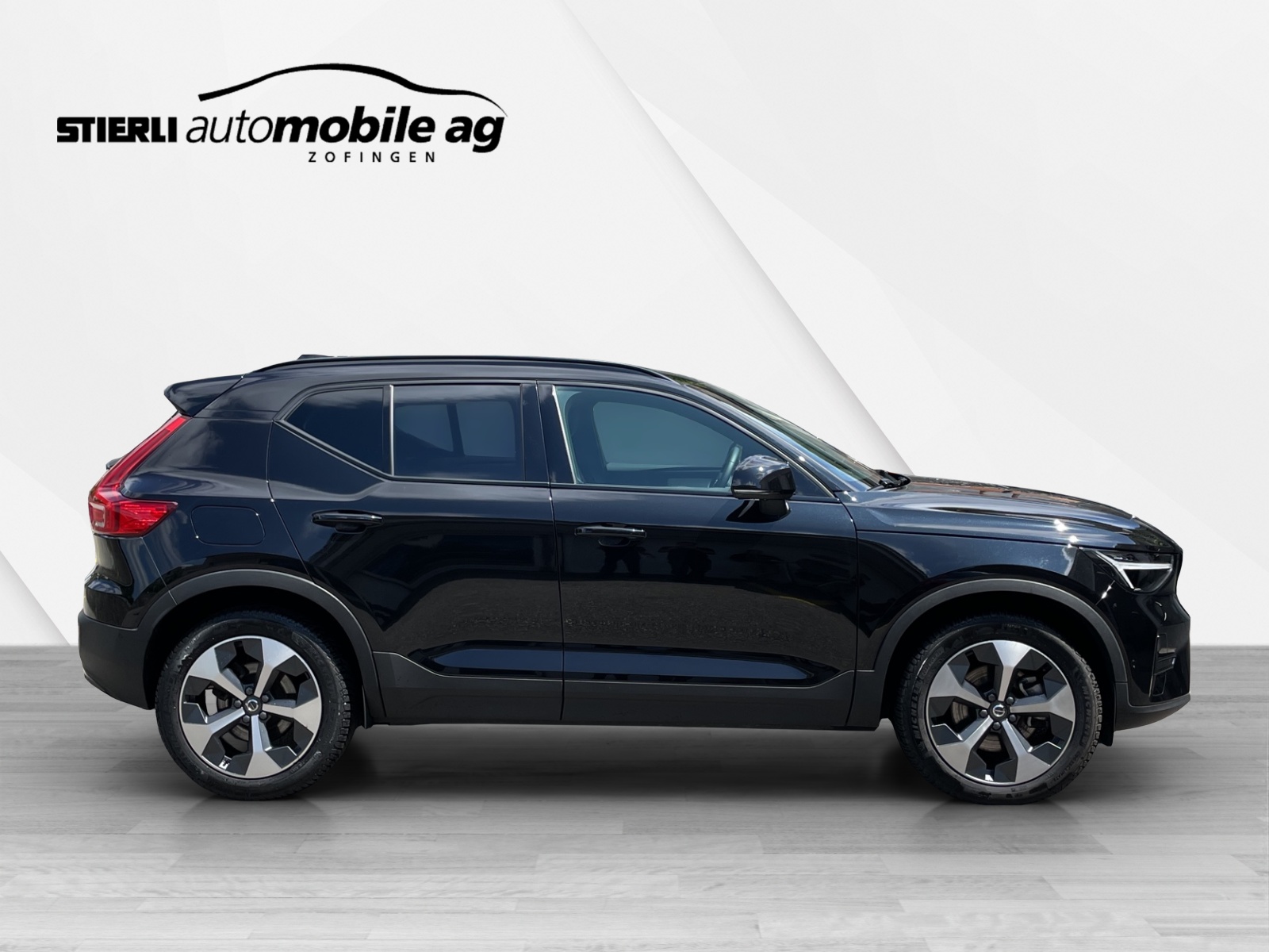 VOLVO XC40 2.0 B3 MH Plus Dark-image-3