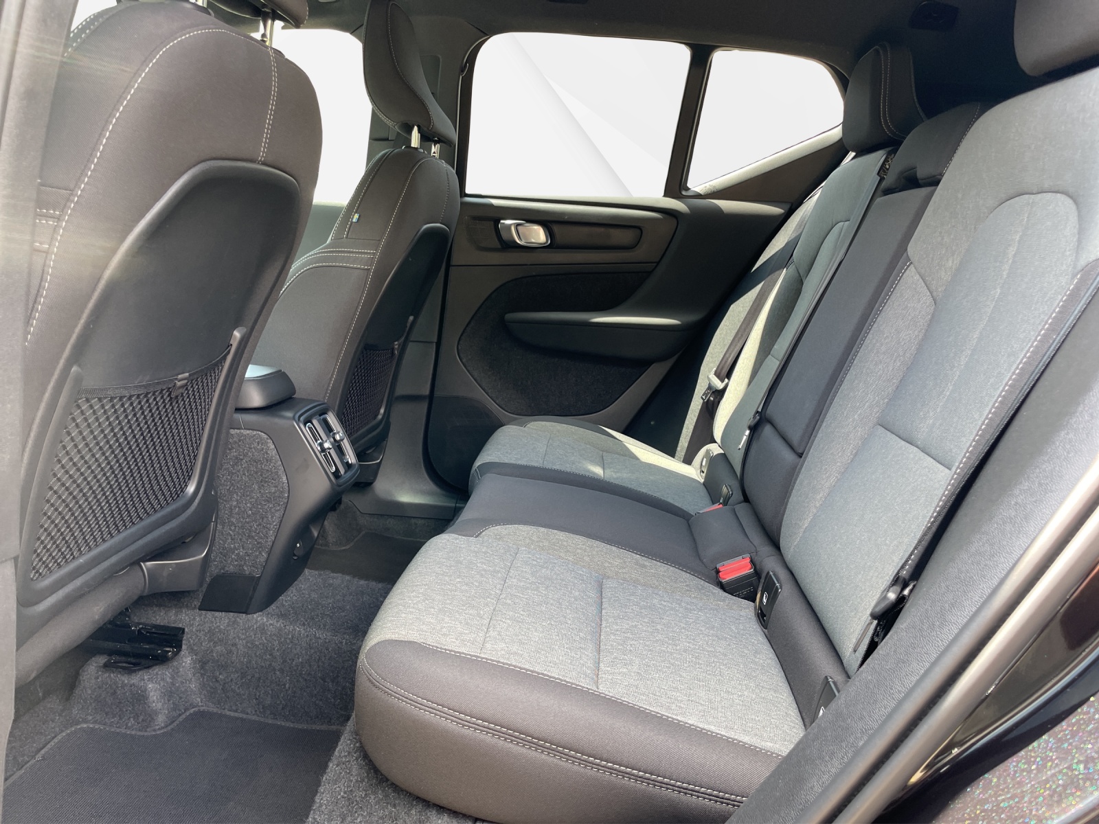 VOLVO XC40 2.0 B3 MH Plus Dark-image-13